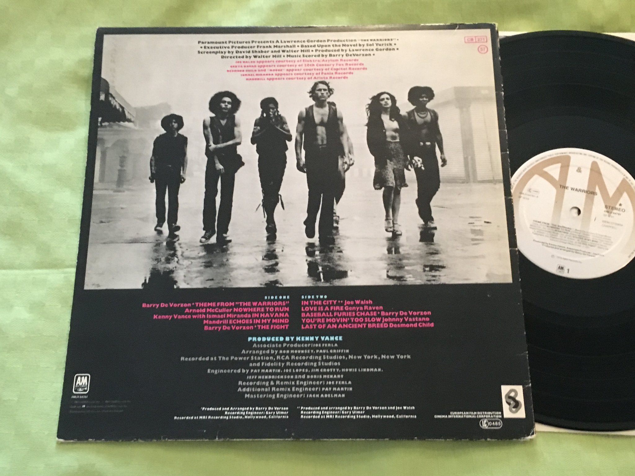 Omslagsbild för skivan THE WARRIORS sound track LP -79 A&M AMLH 64761