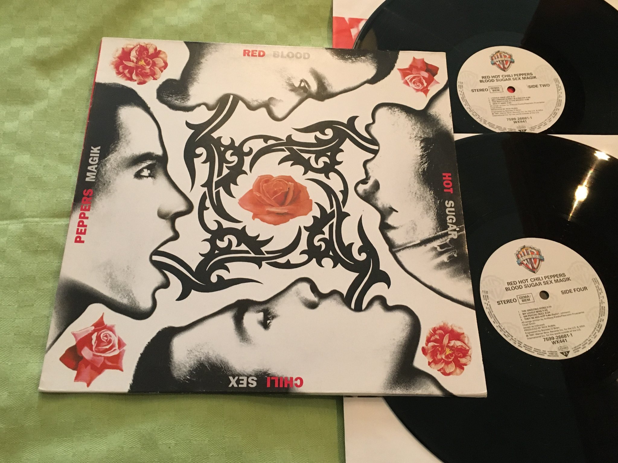 Omslagsbild för skivan RED HOT CHILI PEPPERS blood sugar sex magik 2xLP -91 WARNER 7599-26681-1