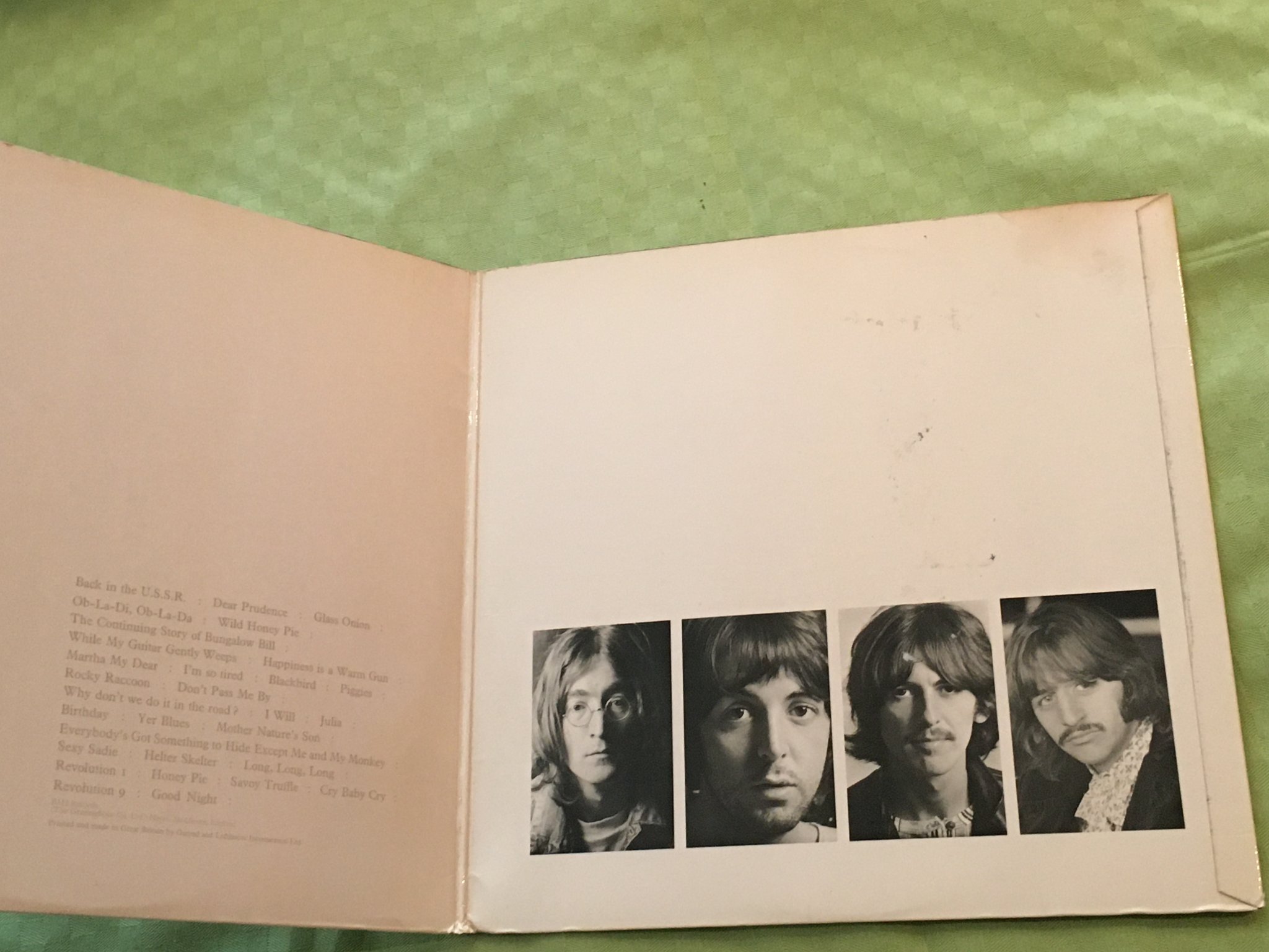 Omslagsbild för skivan THE BEATLES white album 2xLP complete UK stereo issue #0452109