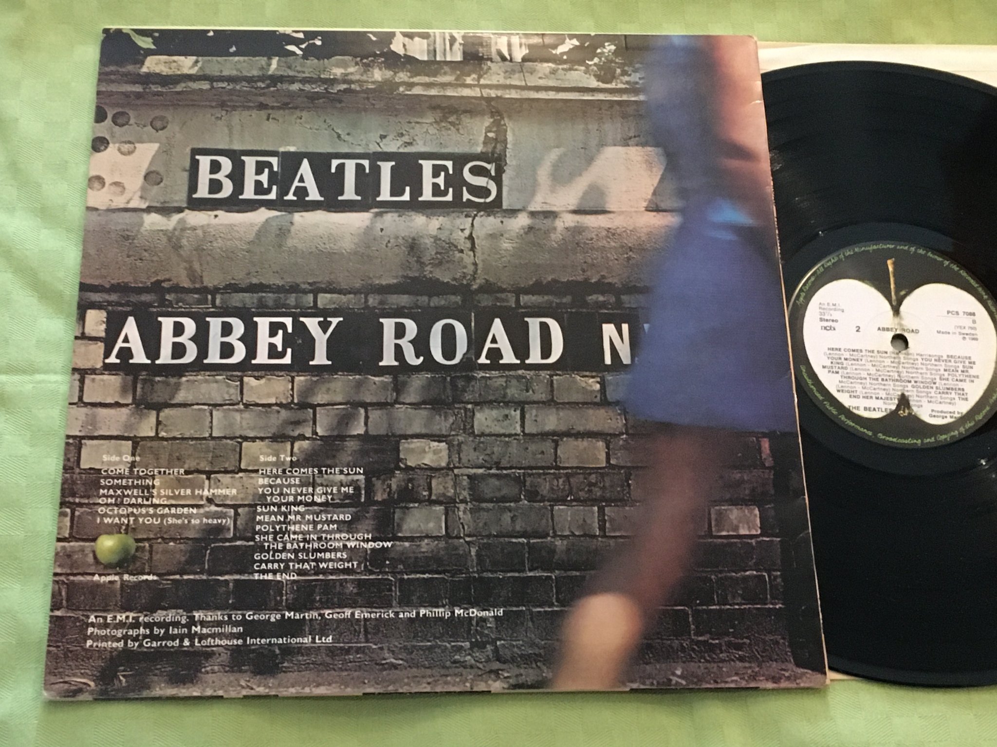 Omslagsbild för skivan THE BEATLES abbey road LP -69/78 Swe APPLE PCS 7088