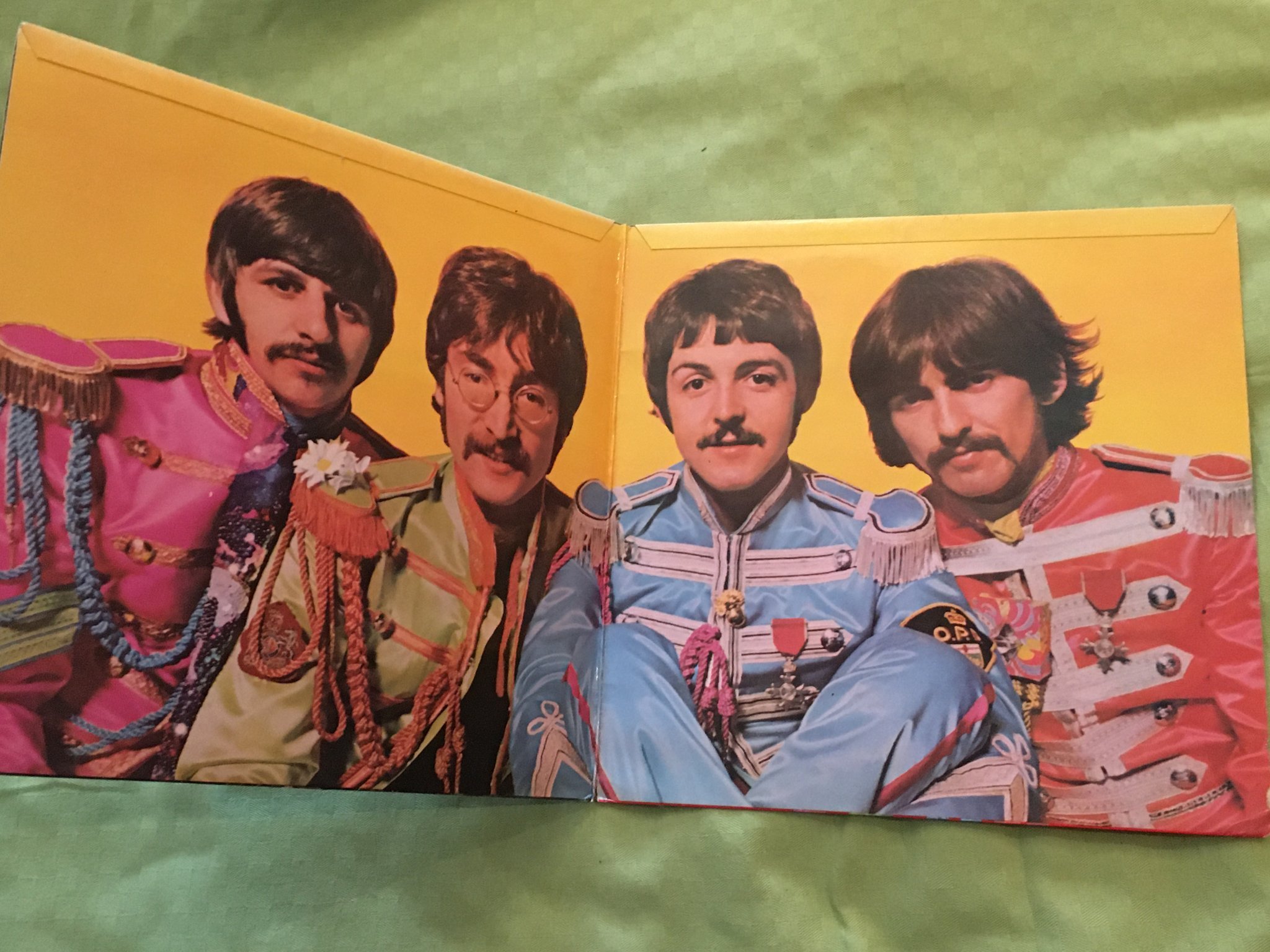 Omslagsbild för skivan THE BEATLES Sgt Pepper's lonely hearts club band LP UK PCS 7027 -1/-1 ENDINGS