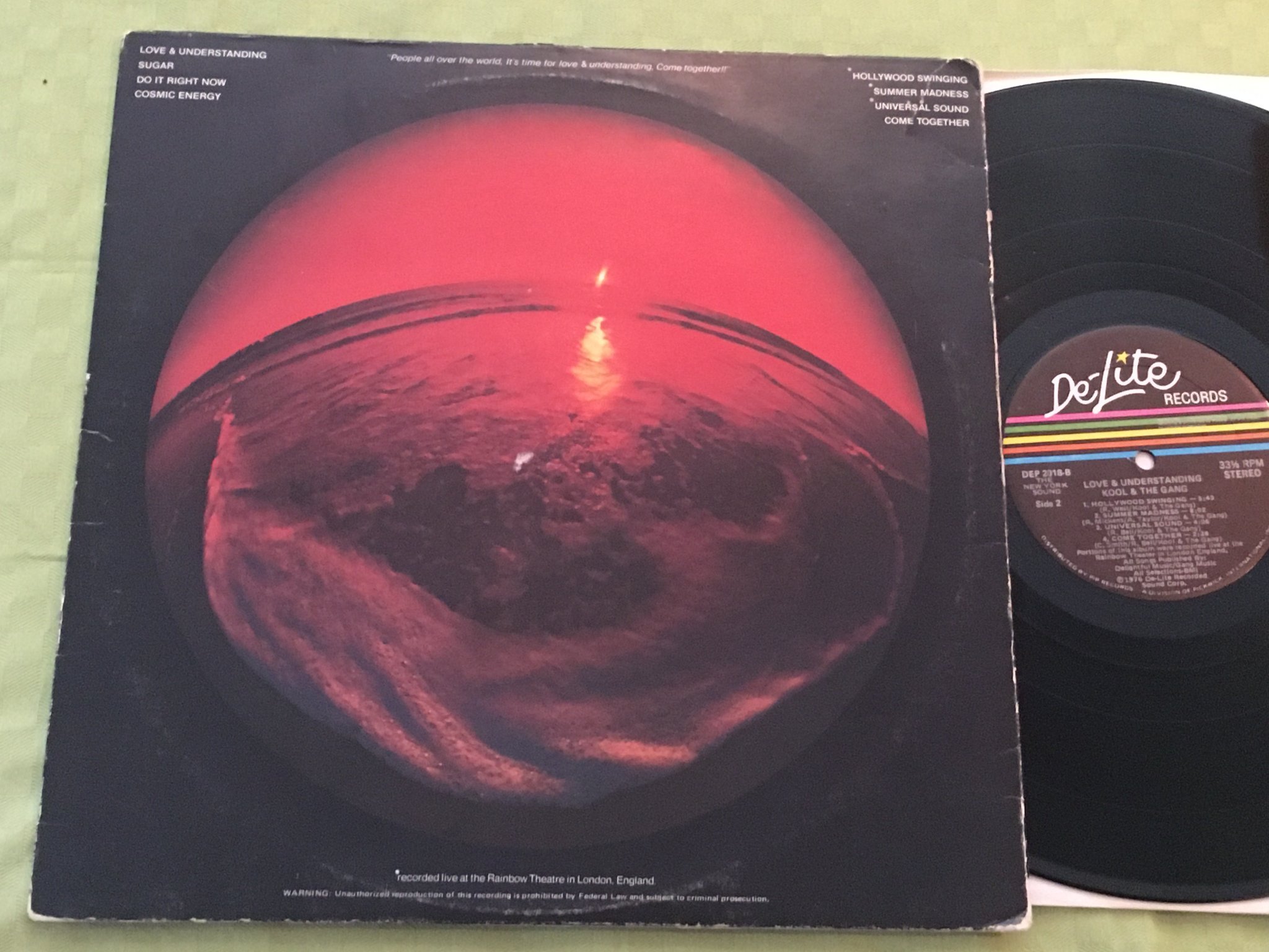 Omslagsbild för skivan KOOL & THE GANG love & understanding LP -76 US DE-LITE DEP 2018