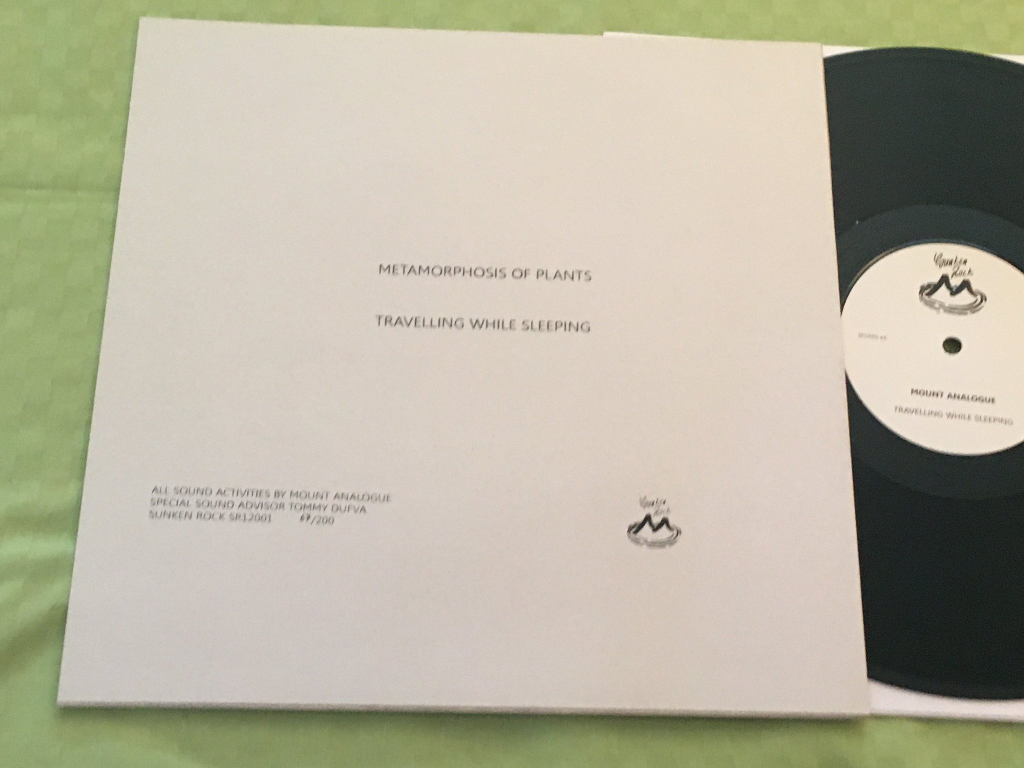 Omslagsbild för skivan MOUNT ANALOGUE metamorphosis on plants 12” 2015 cover is a "screen print"