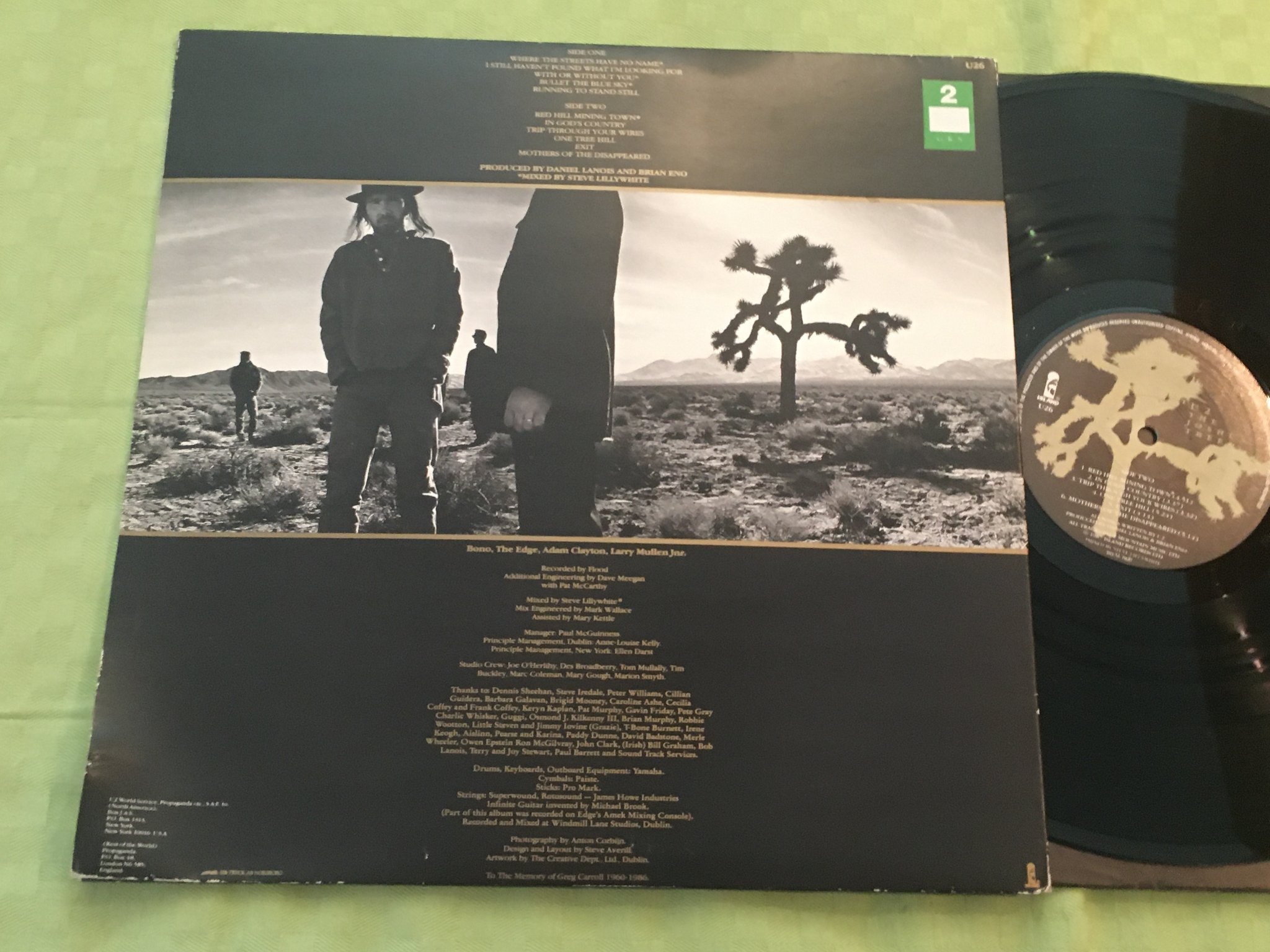 Omslagsbild för skivan U2 Joshua tree LP -87 Swe ISLAND U-26