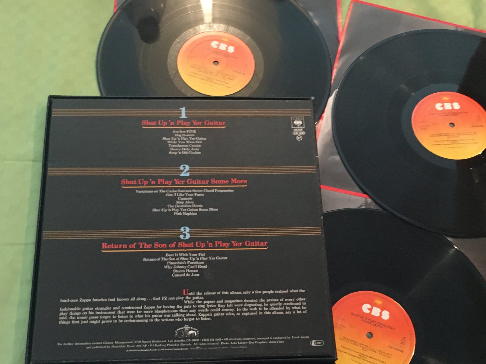 Omslagsbild för skivan FRANKS ZAPPA Shut Up 'N Play Yer Guitar 3xLP box 1981 CBS 66368