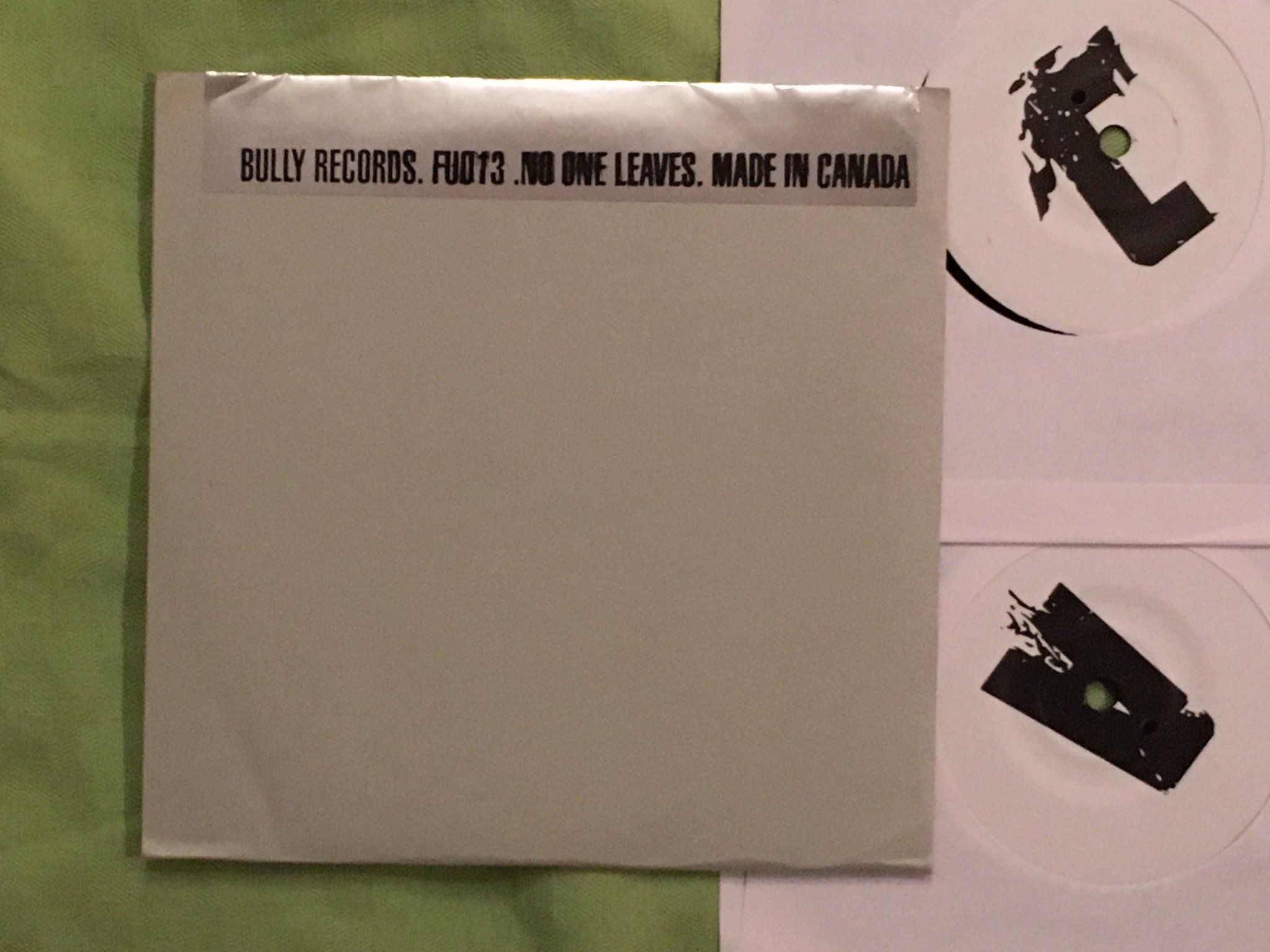 Omslagsbild för skivan DJ SIGNIFY & Six Vicious ? no one leaves 2x7"single BULLY FU013 CANADIAN HIP HOP