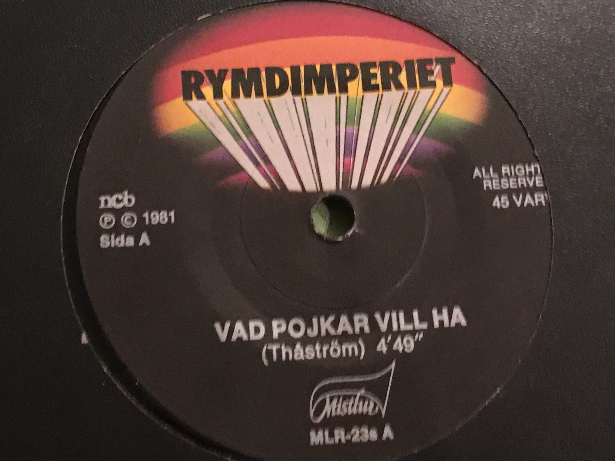 Omslagsbild för skivan 3 singlar BRA BLANDNING :) Ebba Grön RAMONES Rymdimperiet