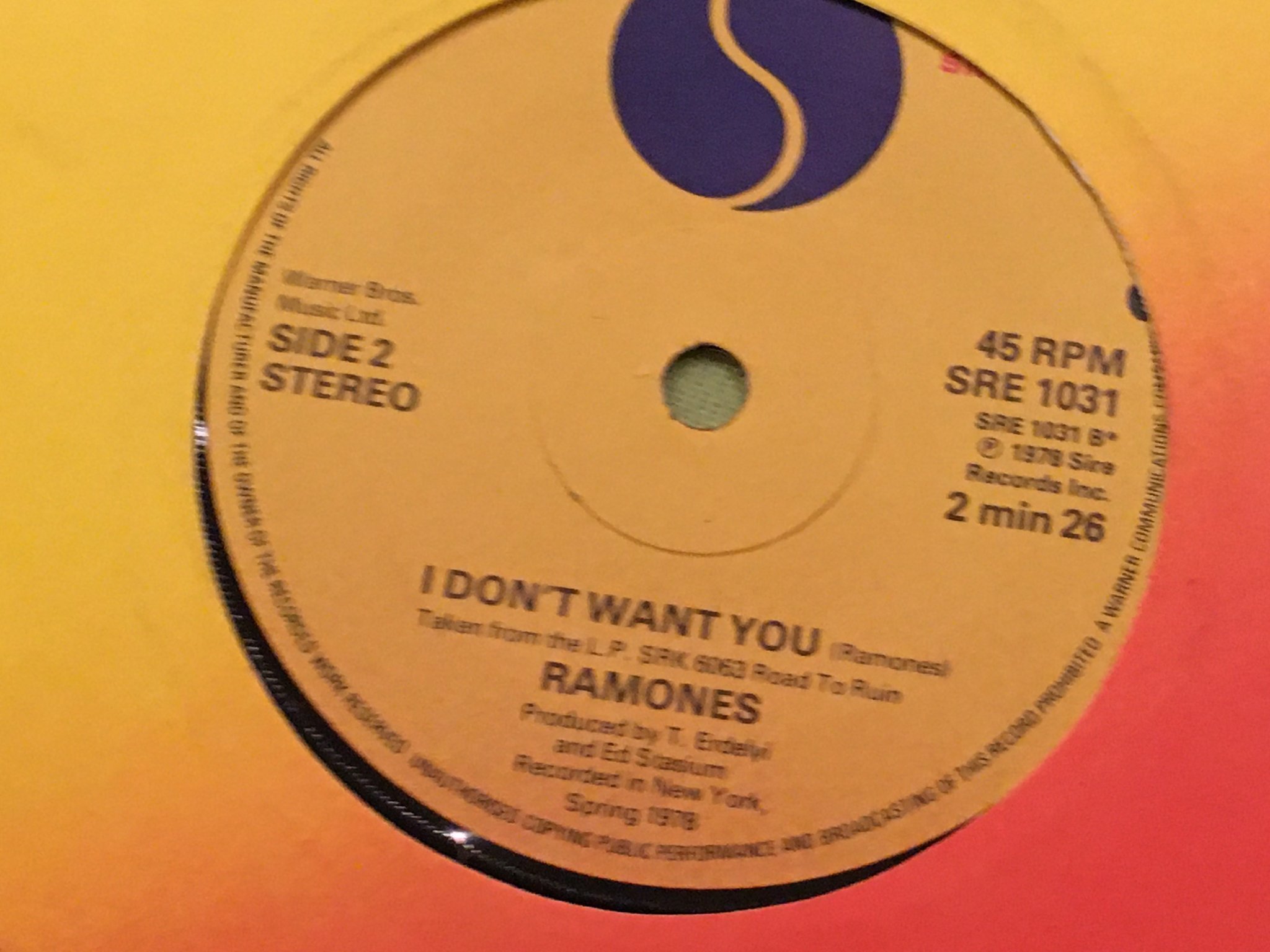 Omslagsbild för skivan 3 singlar BRA BLANDNING :) Ebba Grön RAMONES Rymdimperiet