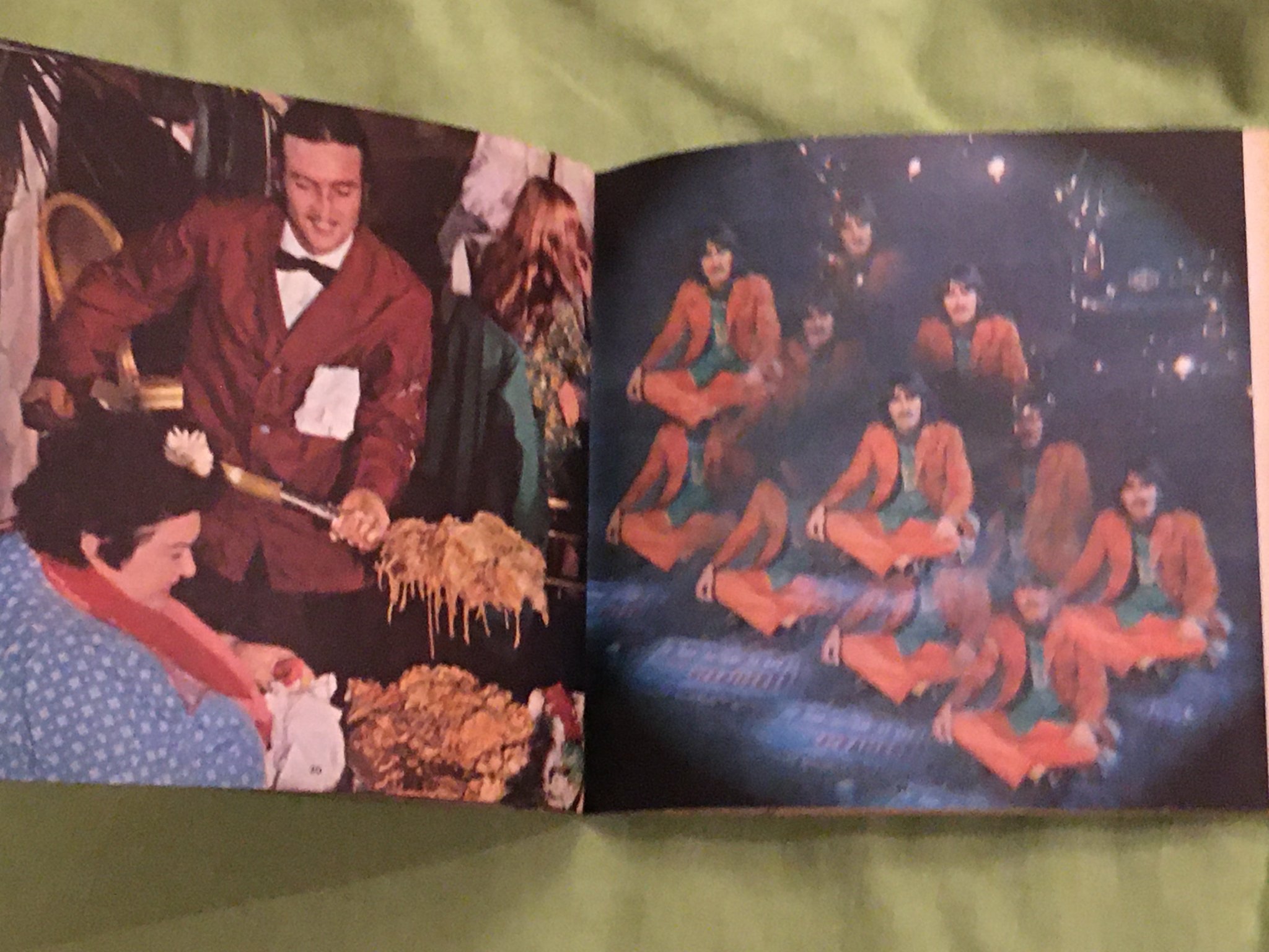 Omslagsbild för skivan THE BEATES magical mystery tour 2x7"ep UK PARLOPHONE SMMT-1