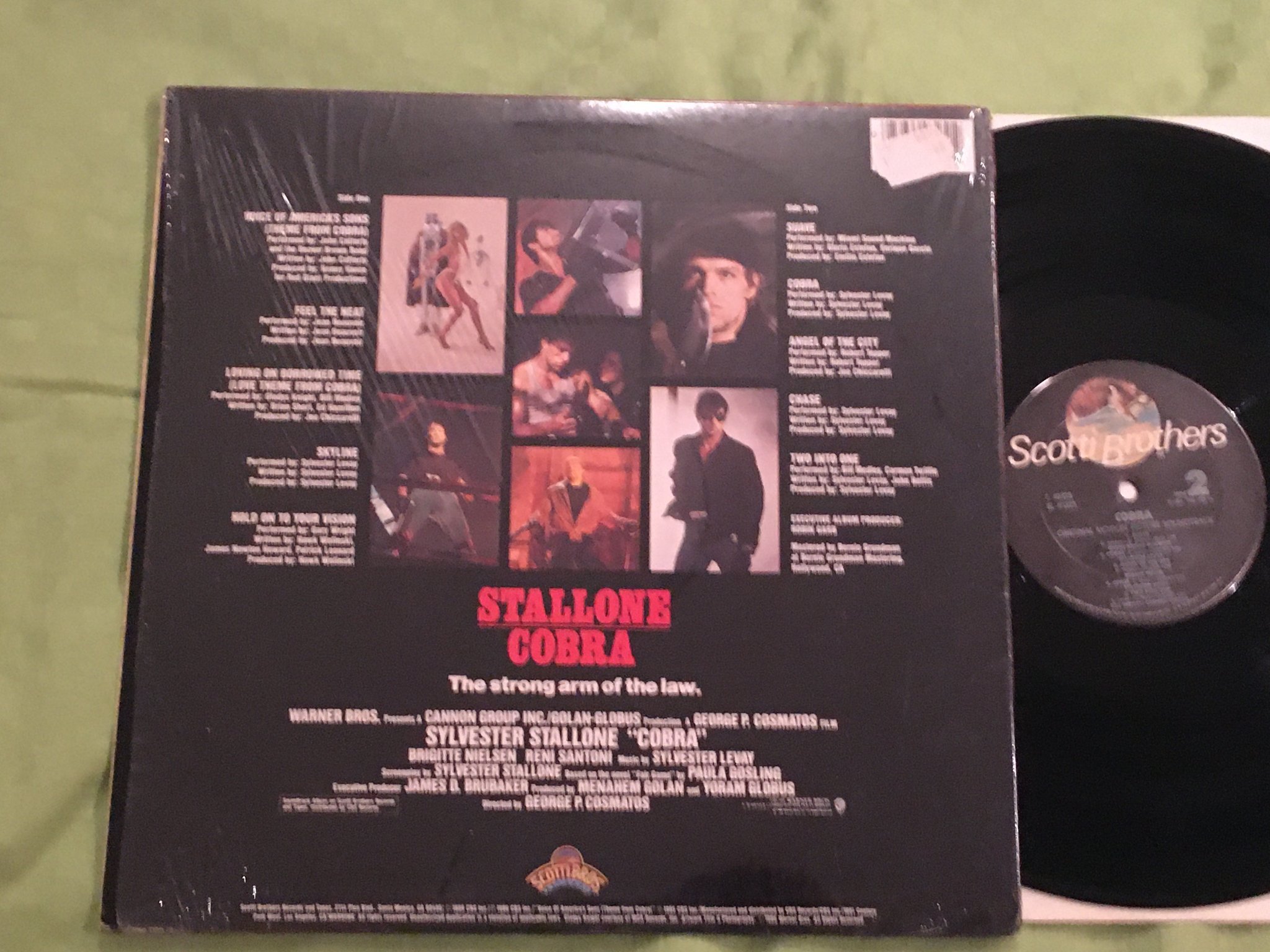 Omslagsbild för skivan COBRA soundtrack LP -86 US SCOTTI BROS 40325 S1 