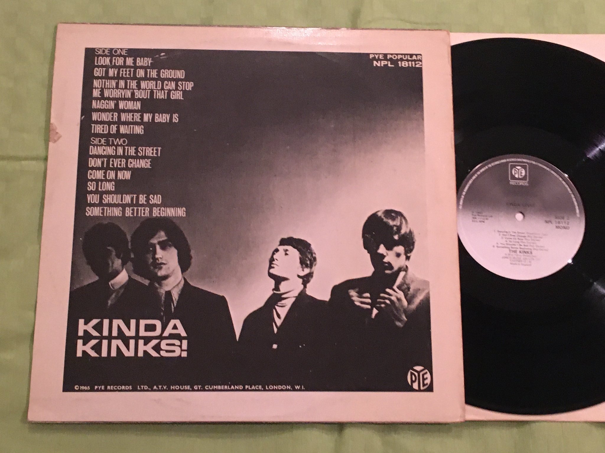 Omslagsbild för skivan THE KINKS kinda kinks LP re UK PYE NPL 18112