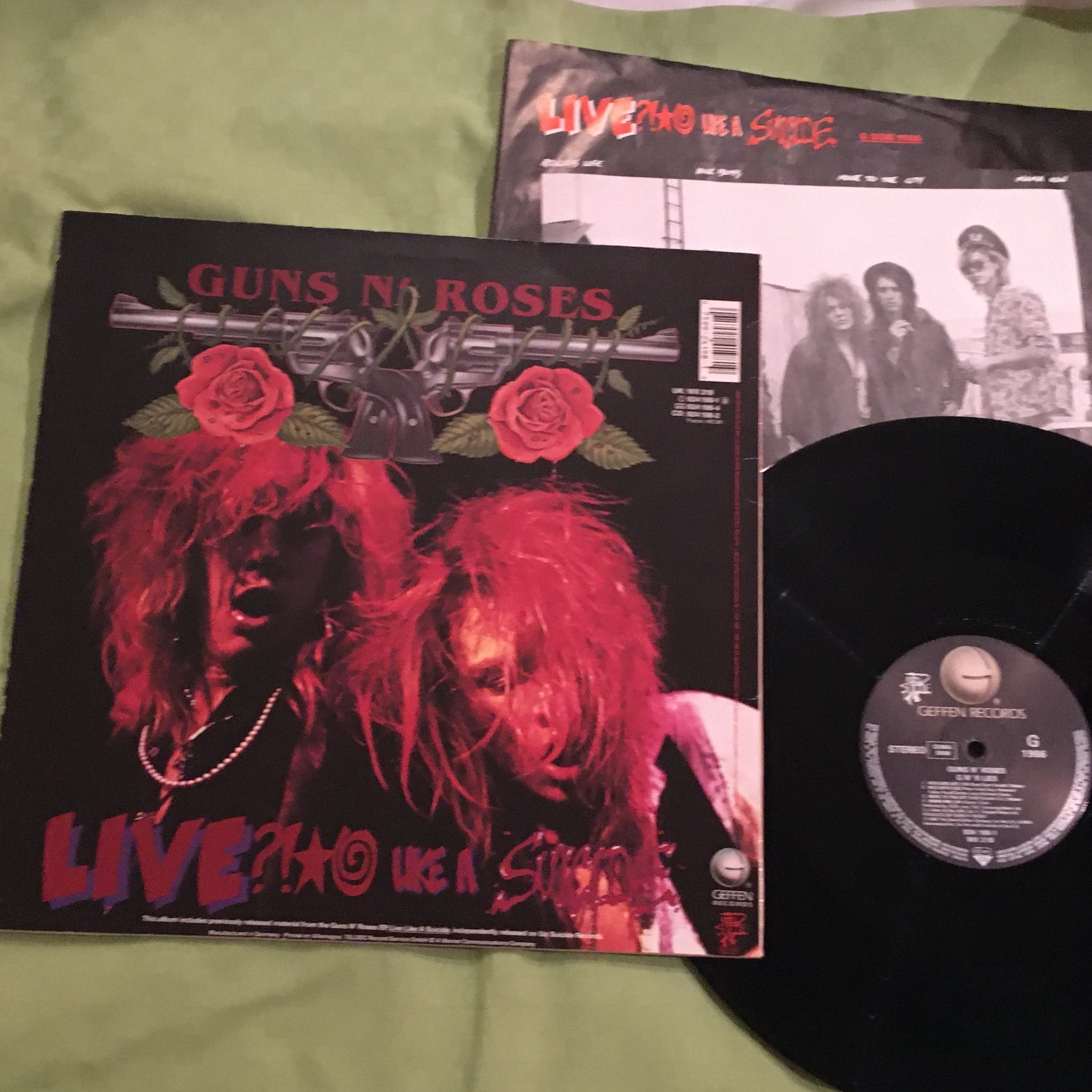 Omslagsbild för skivan GUNS N ROSES lies LP -86 uncensored inner GEFFEN 924198-1
