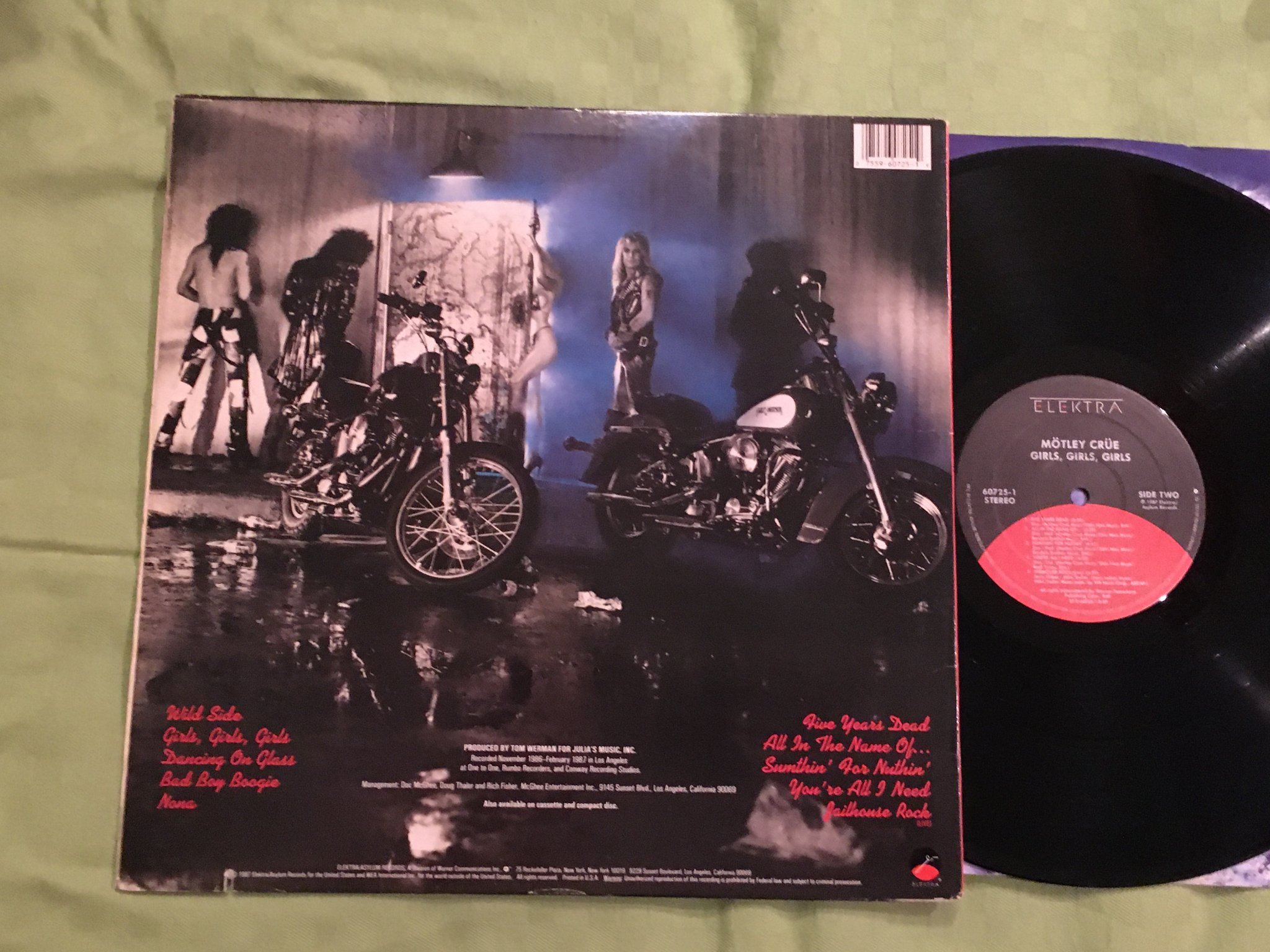 Omslagsbild för skivan MÖTLEY CRUE girls girls girls LP -87 US ELEKTRA 60725-1