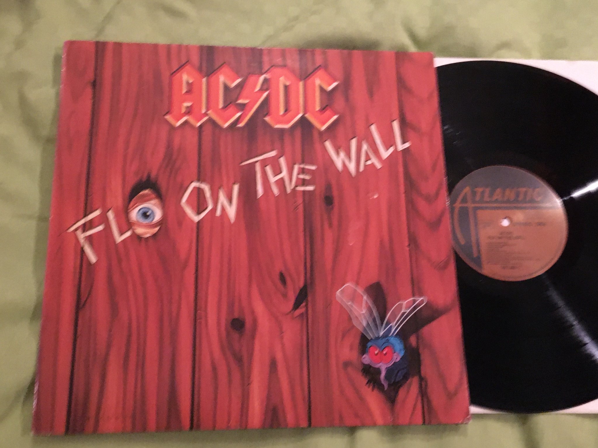 Omslagsbild för skivan 2 st AC/DC album blow up your video & fly on the wall