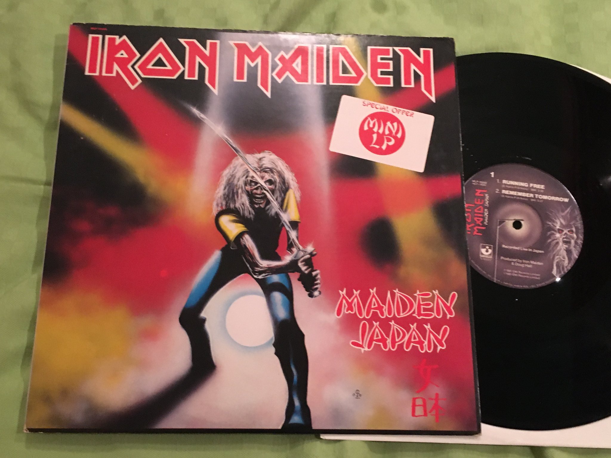 Omslagsbild för skivan 2 st IRON MAIDEN skivor  powerslave & maiden japan
