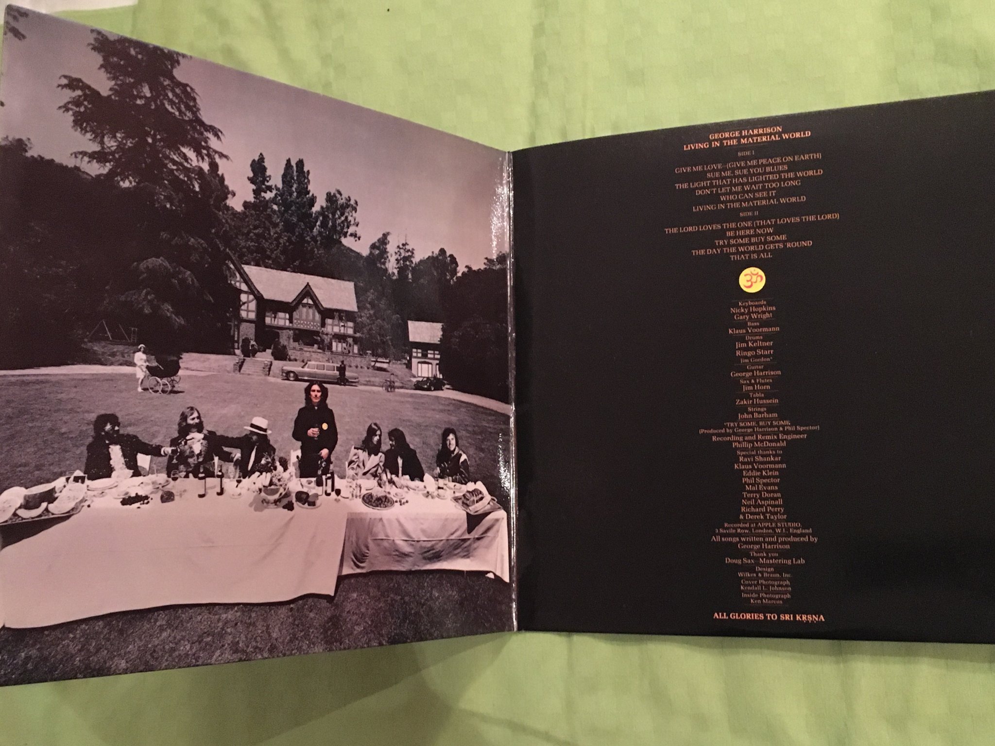 Omslagsbild för skivan GEORGE HARRISON living in a material world LP -73 APPLE PAS 10006