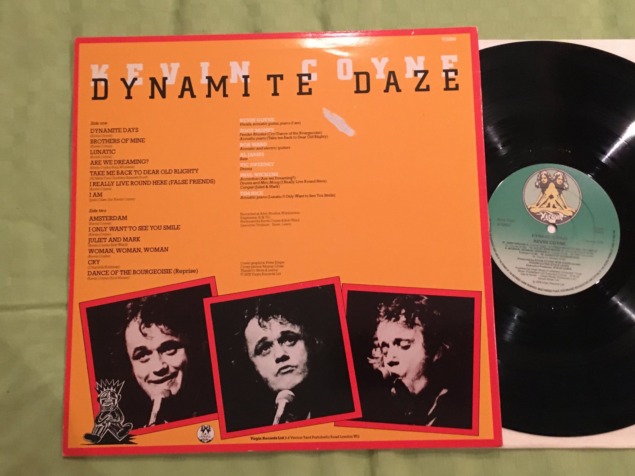 Omslagsbild för skivan KEVIN COYNE dynamite daze LP -78 UK VIRGIN V 2096