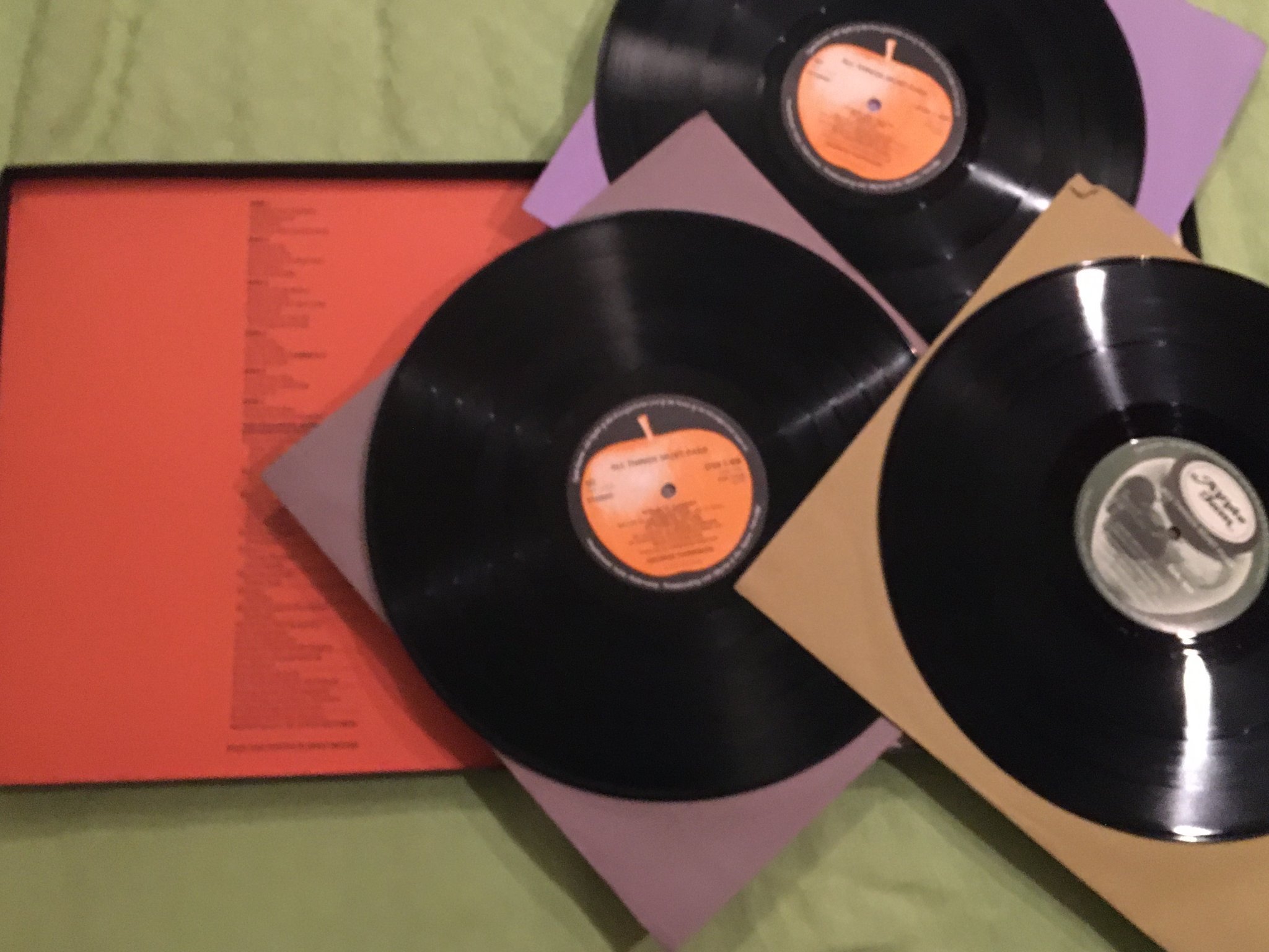 Omslagsbild för skivan GEORGE HARRISON all things must pass 3xLP box -70 UK STCH 2-639