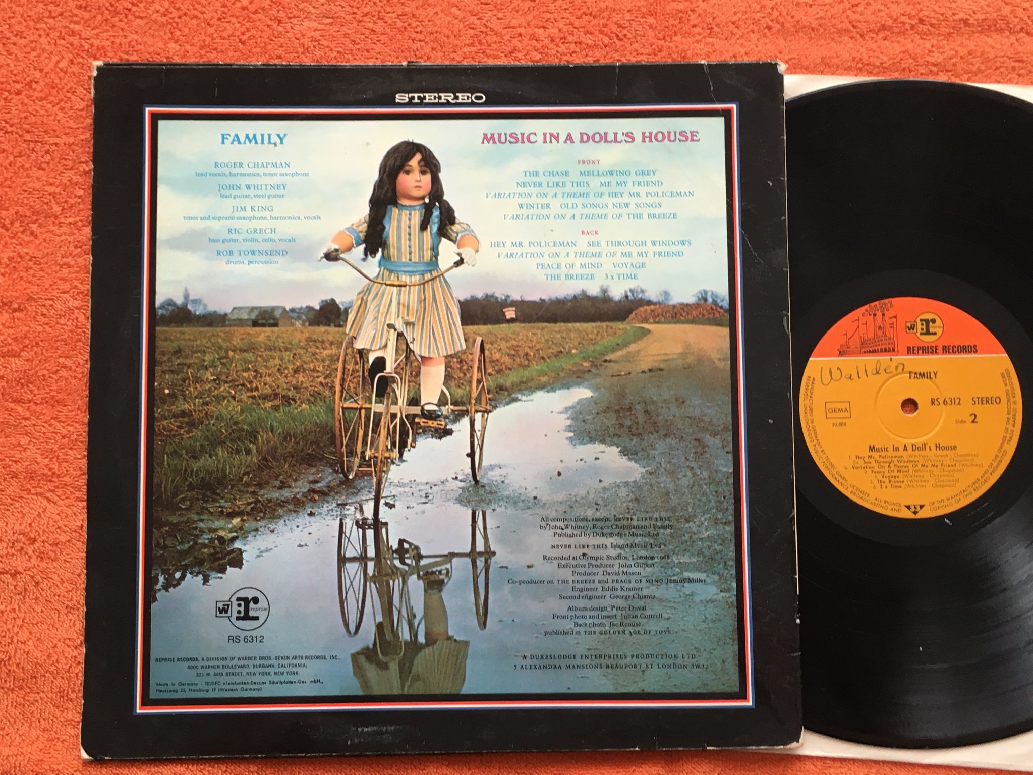 Omslagsbild för skivan FAMILY music in a doll's house LP -68 Ger REPRISE RS 6312