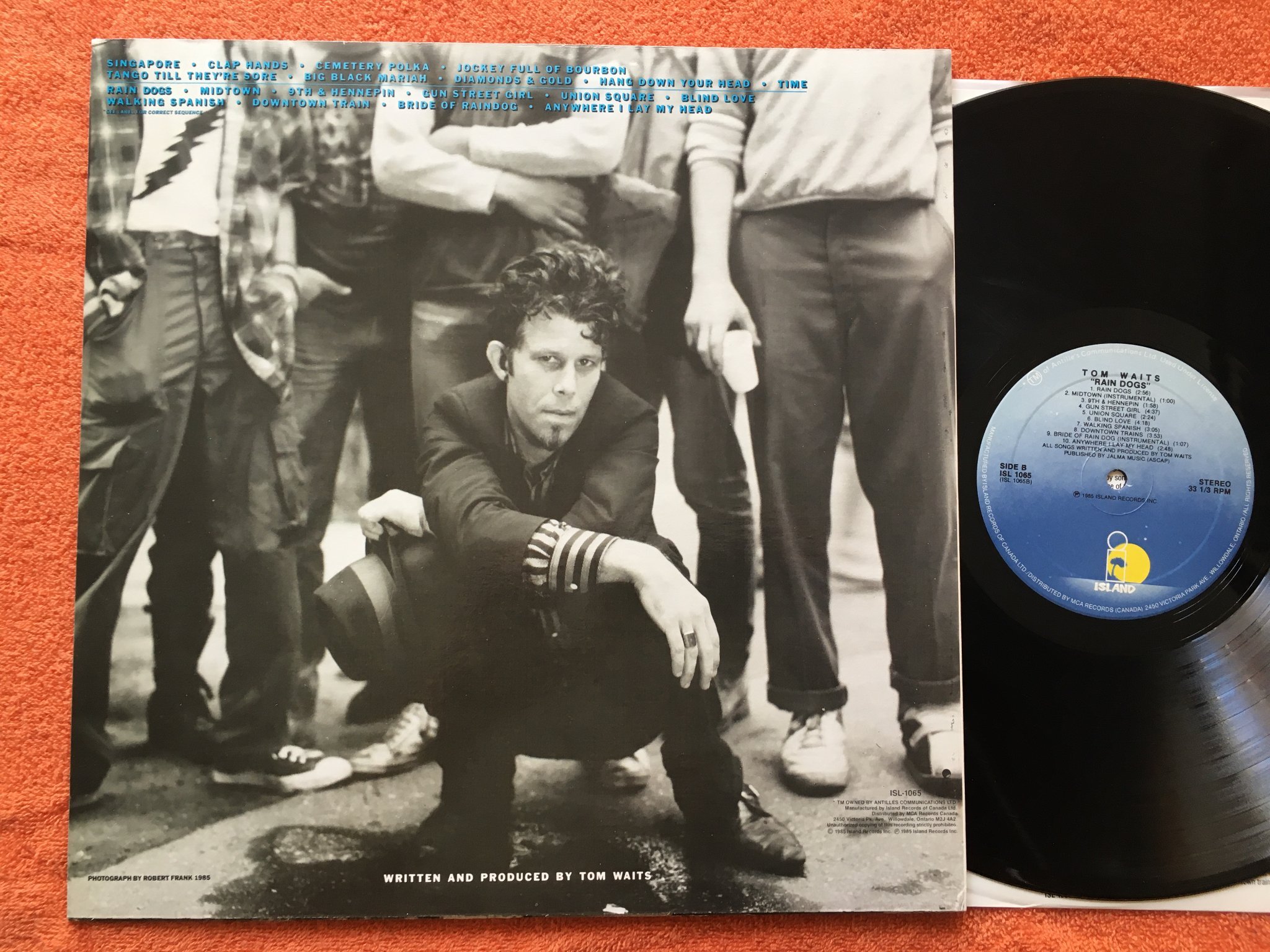 Omslagsbild för skivan TOM WAITS rain dogs LP -85 Can. ISLAND ISL 1065