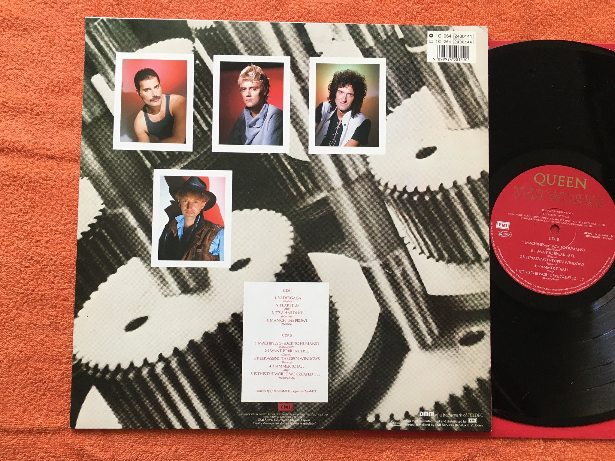 Omslagsbild för skivan QUEEN the works LP -84 EMI 1C 064 2400141