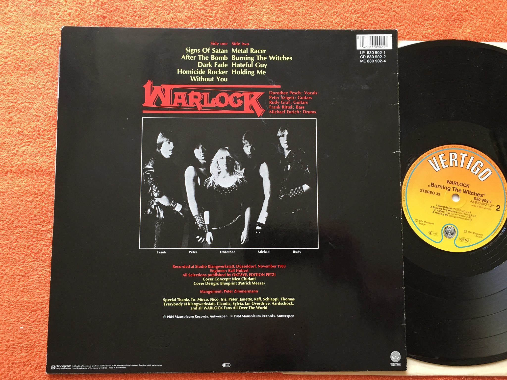 Omslagsbild för skivan WARLOCK burning the witches LP -84 VERTIGO 830 902-1
