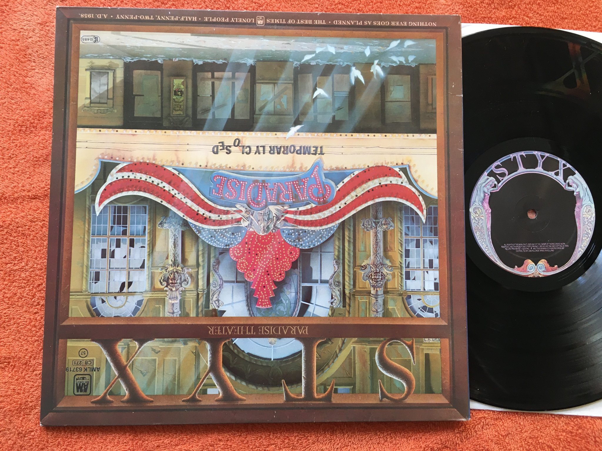 Omslagsbild för skivan STYX paradise theatre LP -81 Ger A&M Sp-03719