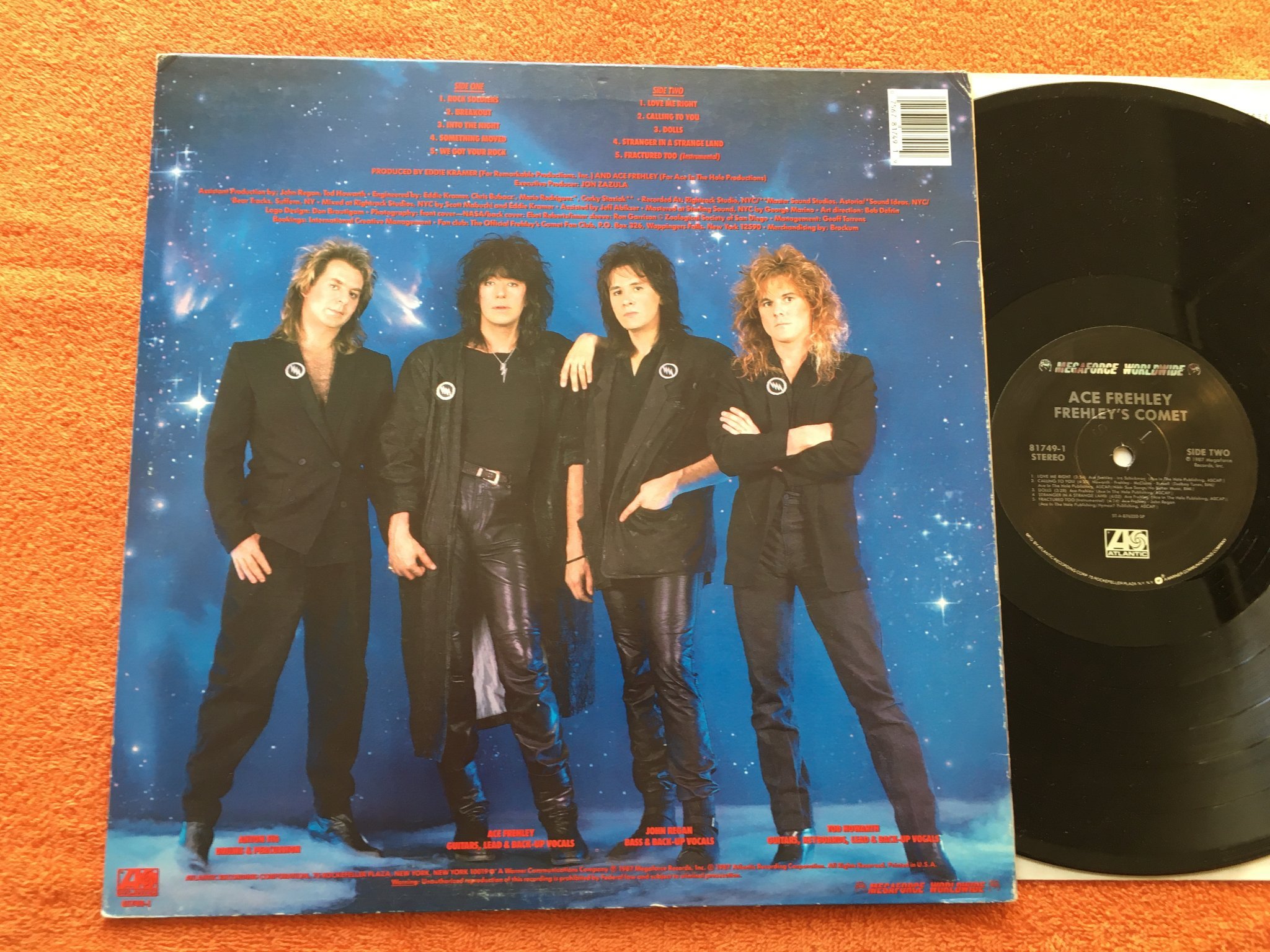 Omslagsbild för skivan ACE FREHLEY Frehley's comet LP -87 ATLANTIC 81749-1