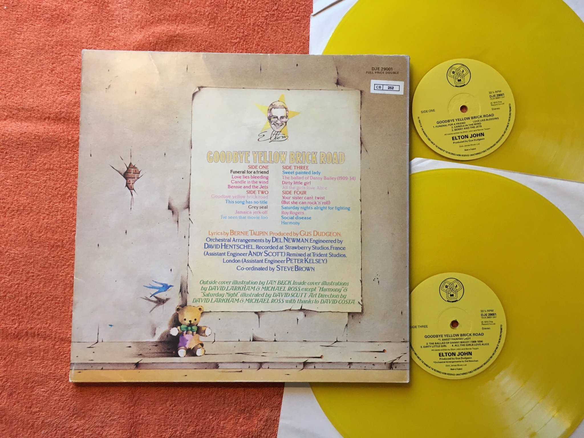 Omslagsbild för skivan ELTON JOHN goodbye yellow brick road 2xLP -78 UK DJM DJE 29001 yellow vinyl