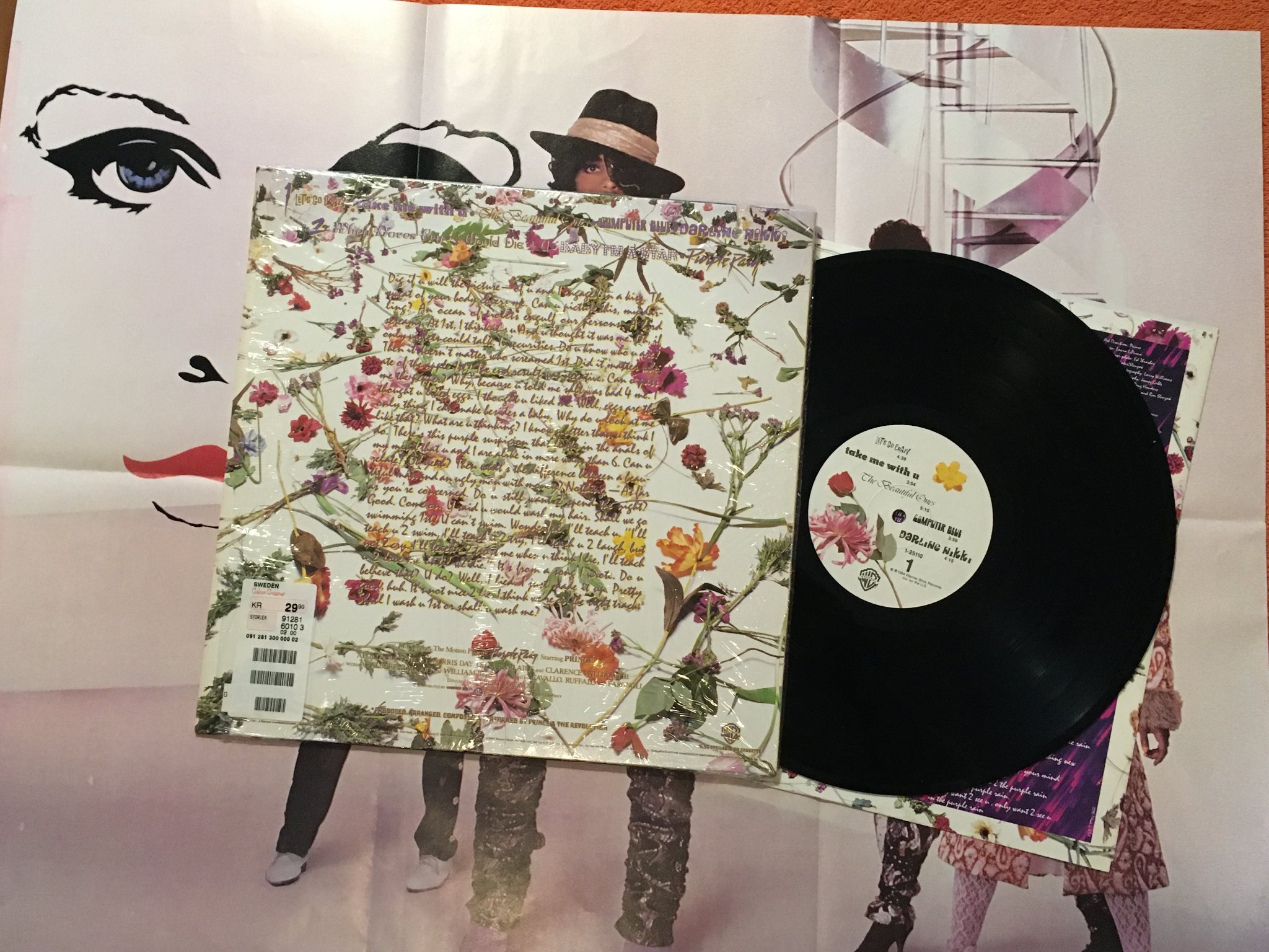 Omslagsbild för skivan PRINCE & THE REVOLUTION purple rain LP -84 US WARNER 1-25110 + poster WOW!