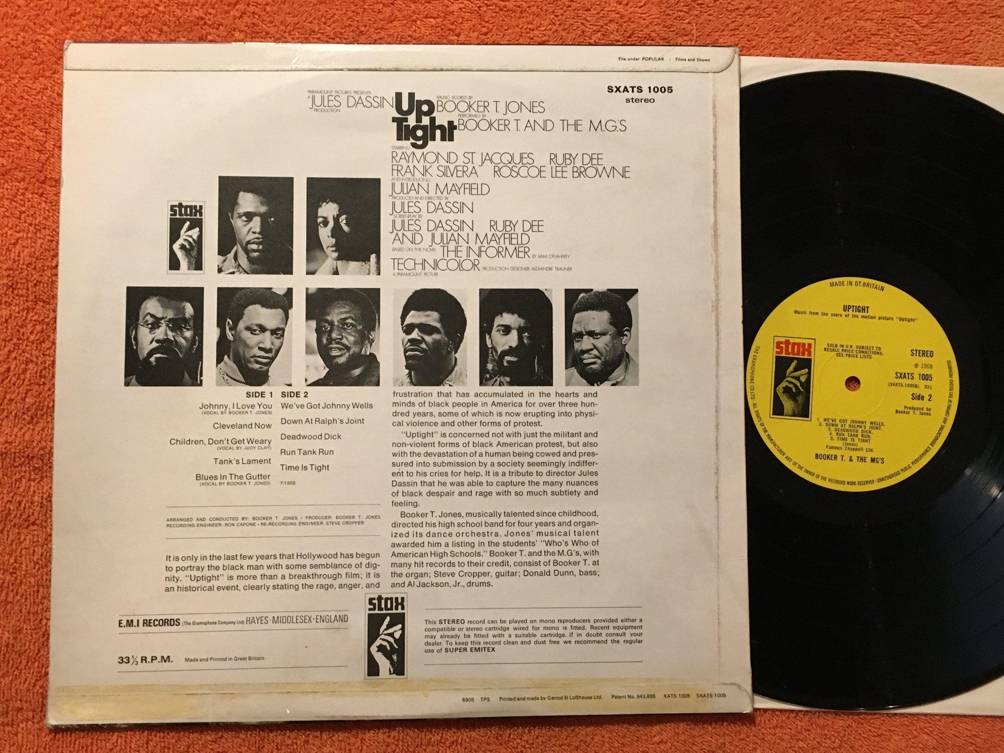 Omslagsbild för skivan BOOKER T & THE MG'S uptight LP -68 UK STAX SXATS 1005 