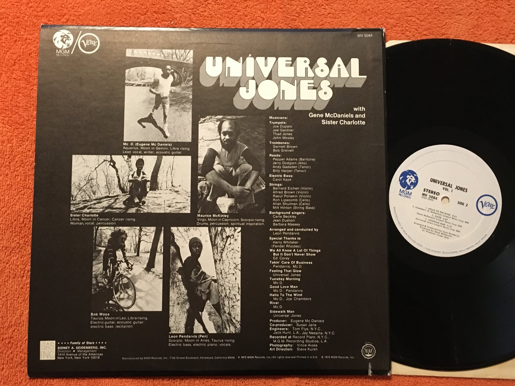 Omslagsbild för skivan UNIVERSAL JONES vol. 1 LP -72 US MGM / VERVE MV 5084