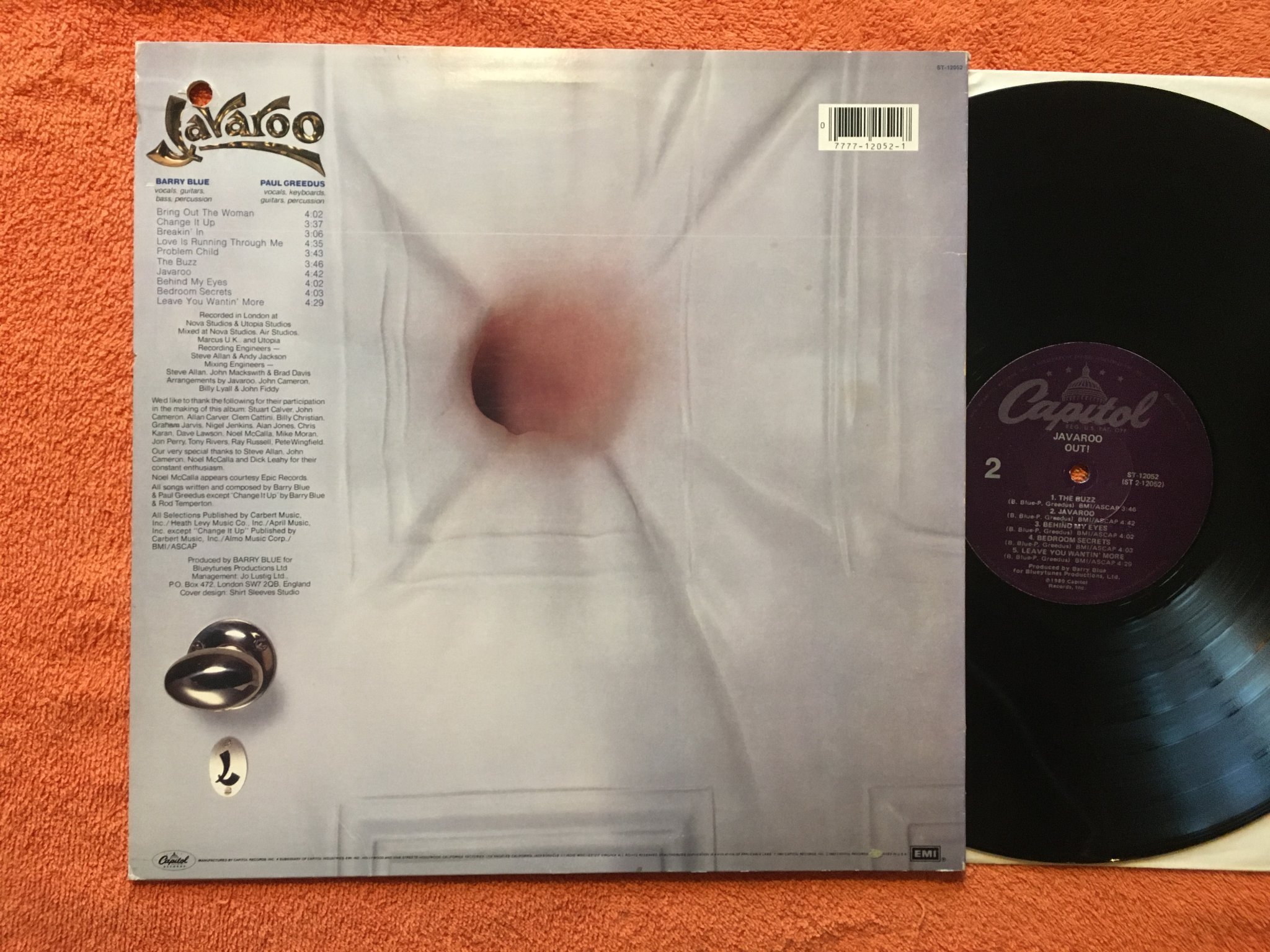 Omslagsbild för skivan JAVAROO out! LP -80 US CAPITOL ST-12052 DISCO ELECTRONIC FUNK