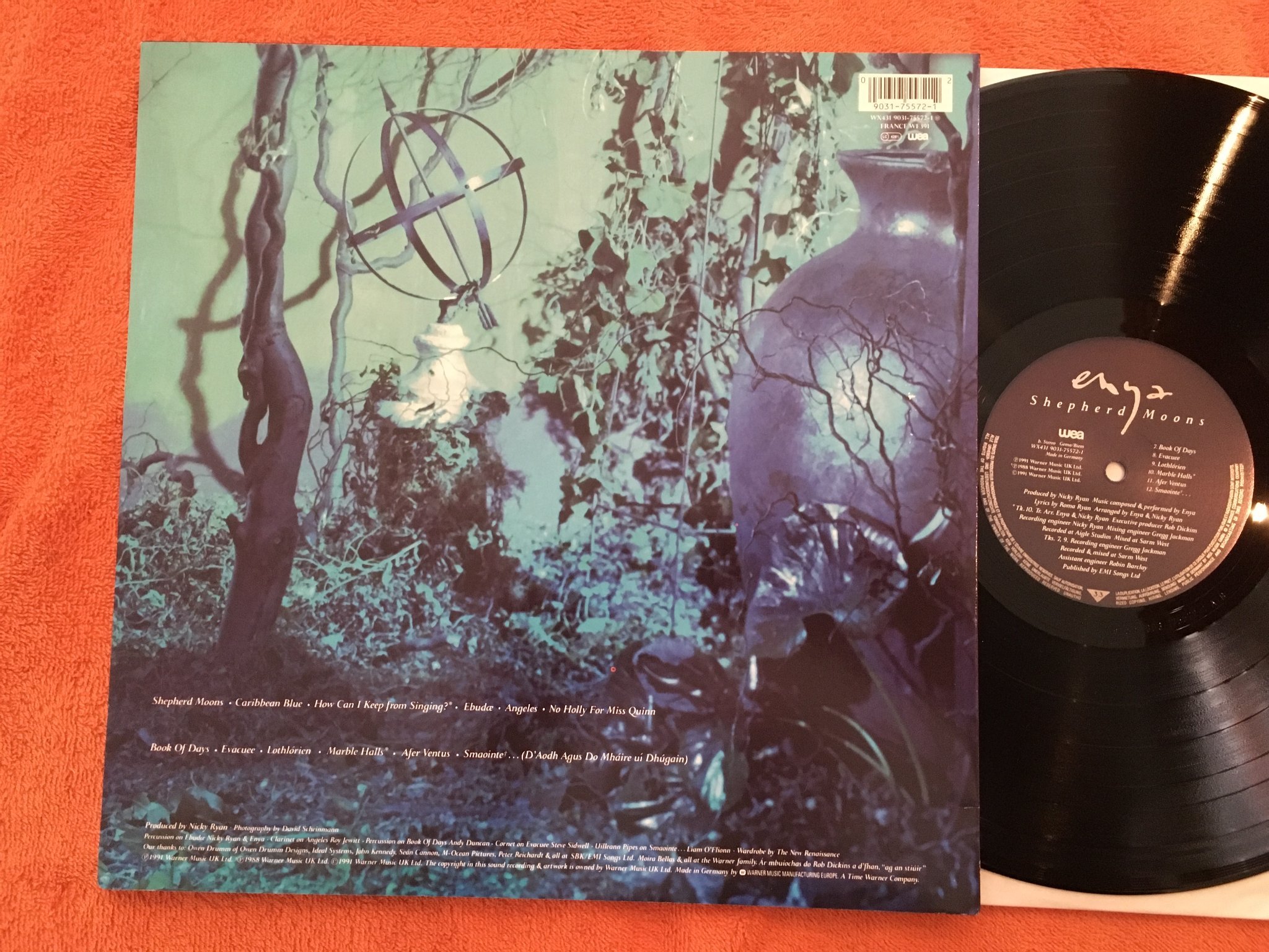 Omslagsbild för skivan ENYA shepherd moons LP -91 WEA 9031-75572-1