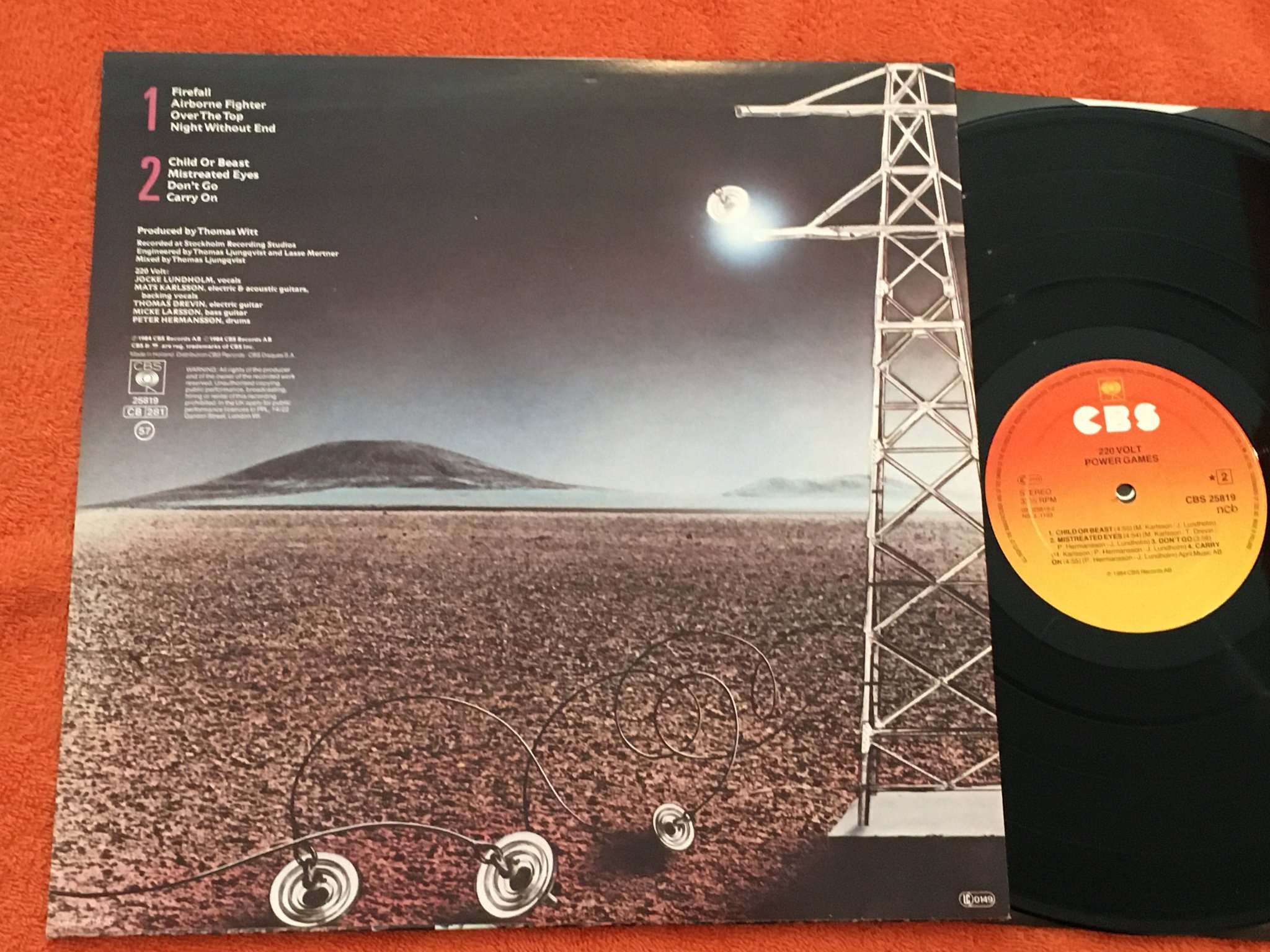 Omslagsbild för skivan 220 VOLT power games LP -84 CBS 25819 