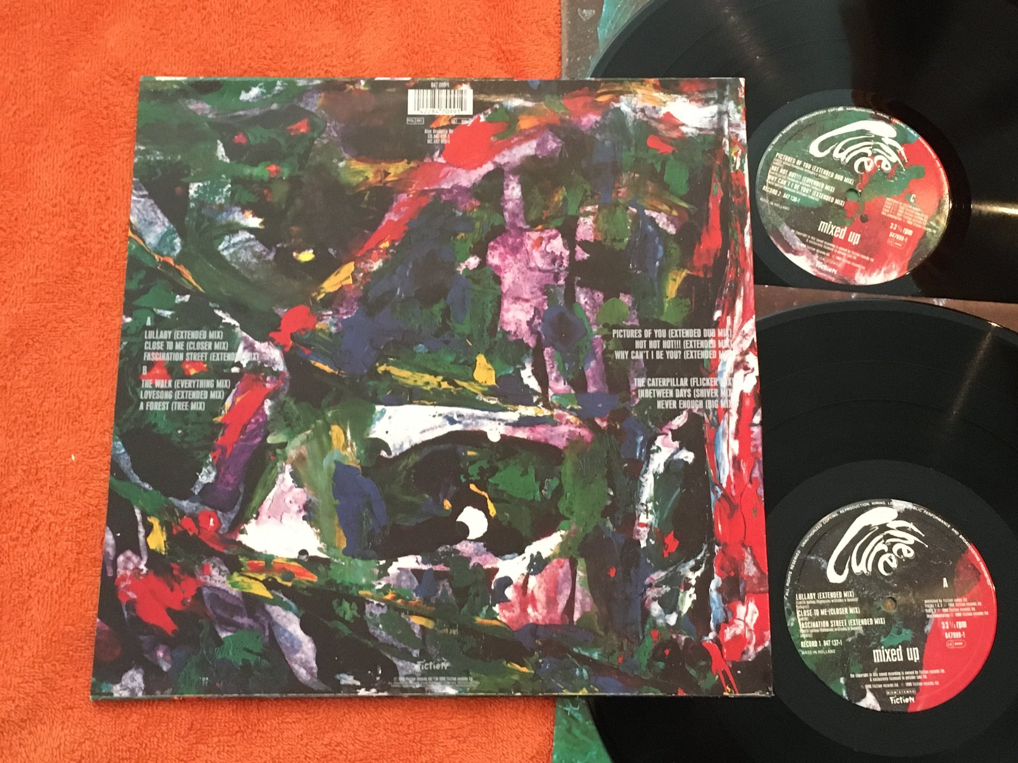 Omslagsbild för skivan THE CURE mixed up 2xLP -90 Hol FICTION 847099-1