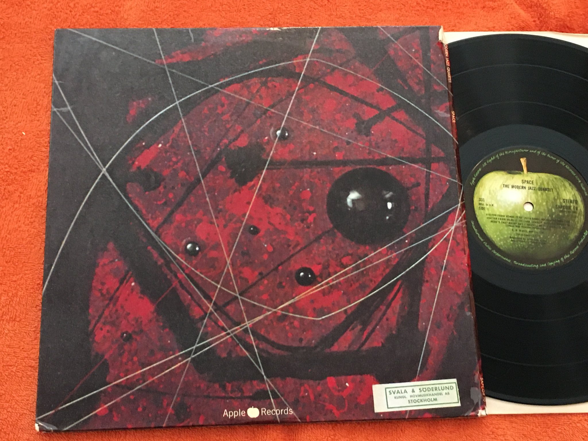 Omslagsbild för skivan THE MODERN JAZZ QUARTET space LP -69 UK APPLE SAPCOR 10 