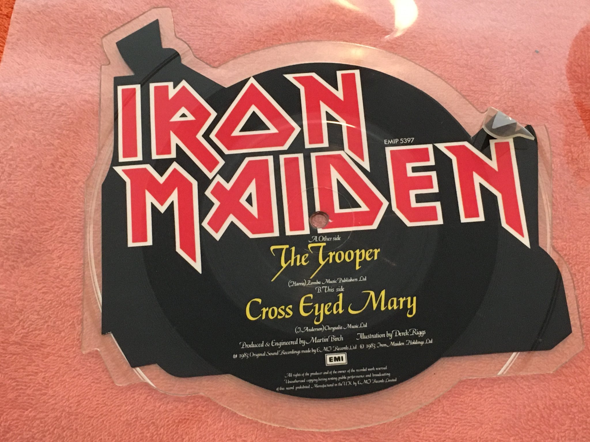 Omslagsbild för skivan IRON MAIDEN the trooper PICTURE DISC 7"single EMI EMIP 5397