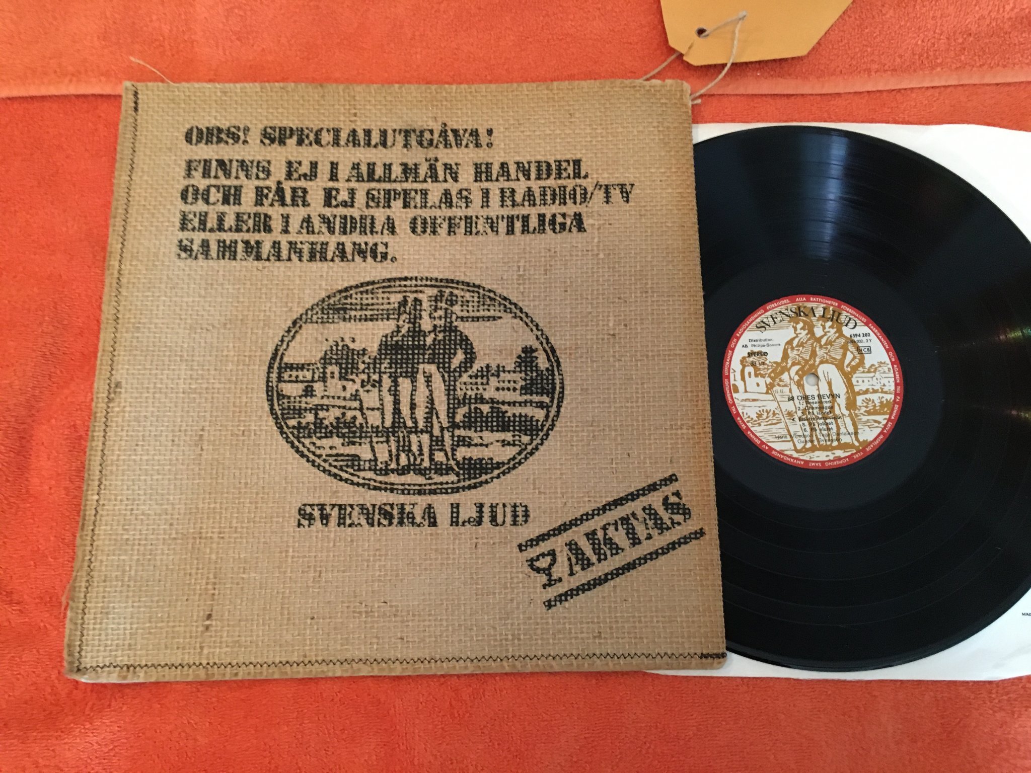 Omslagsbild för skivan Hasse & Tage ( signerad av dom båda )