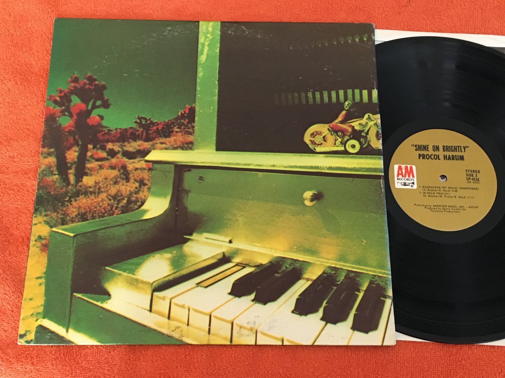 Omslagsbild för skivan PROCOL HARUM shine on brightly LP US A&M SP-4151