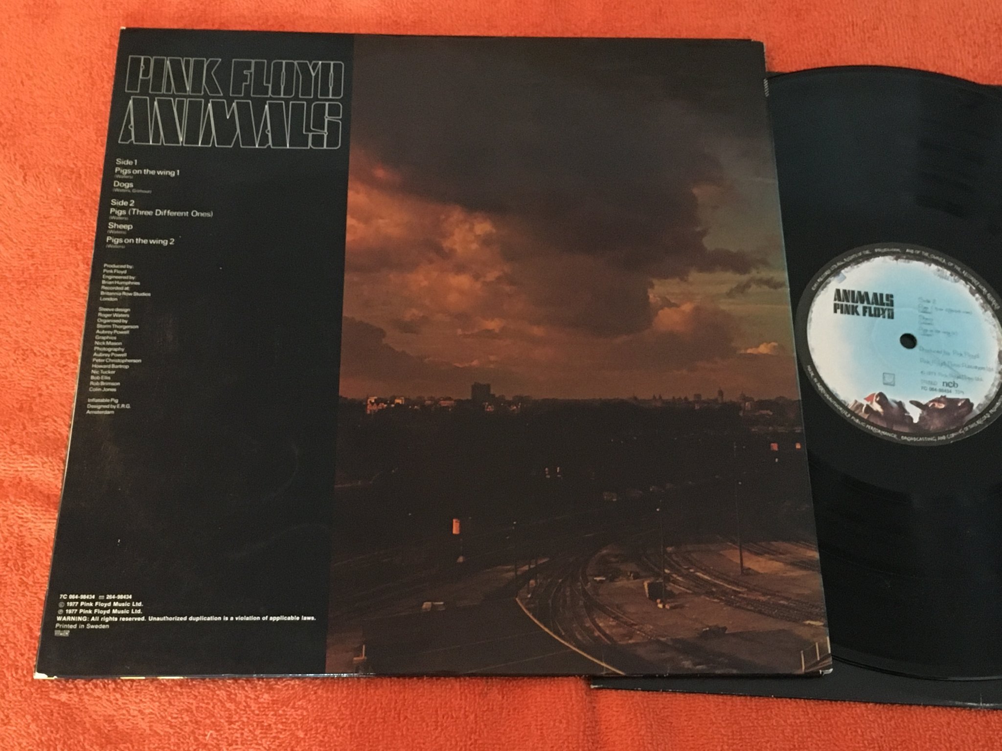 Omslagsbild för skivan PINK FLOYD animals LP -77 Swe HARVEST 7C 064-98434