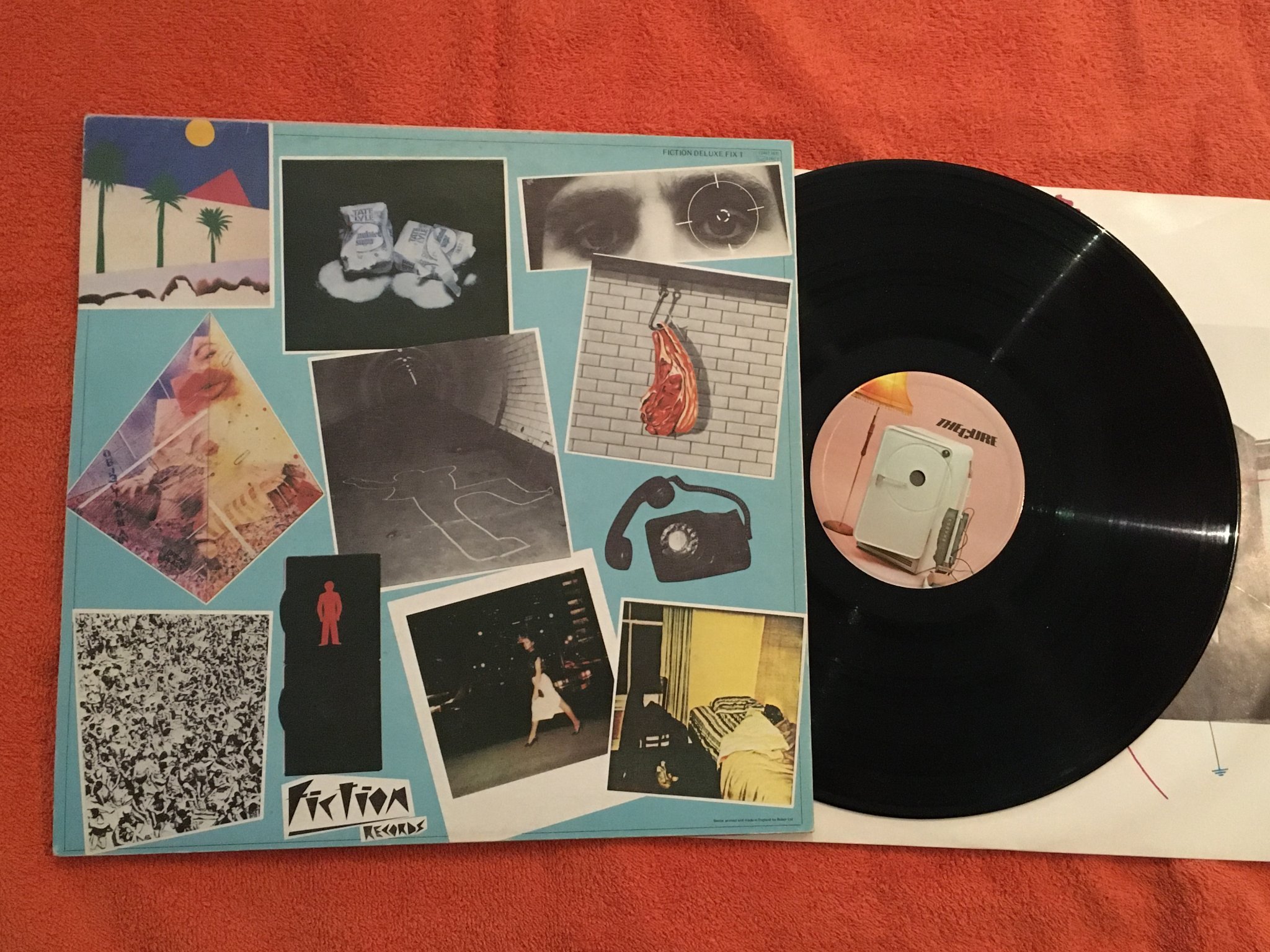 Omslagsbild för skivan THE CURE s/t  LP -79  UK FICTION deluxe FIX 1
