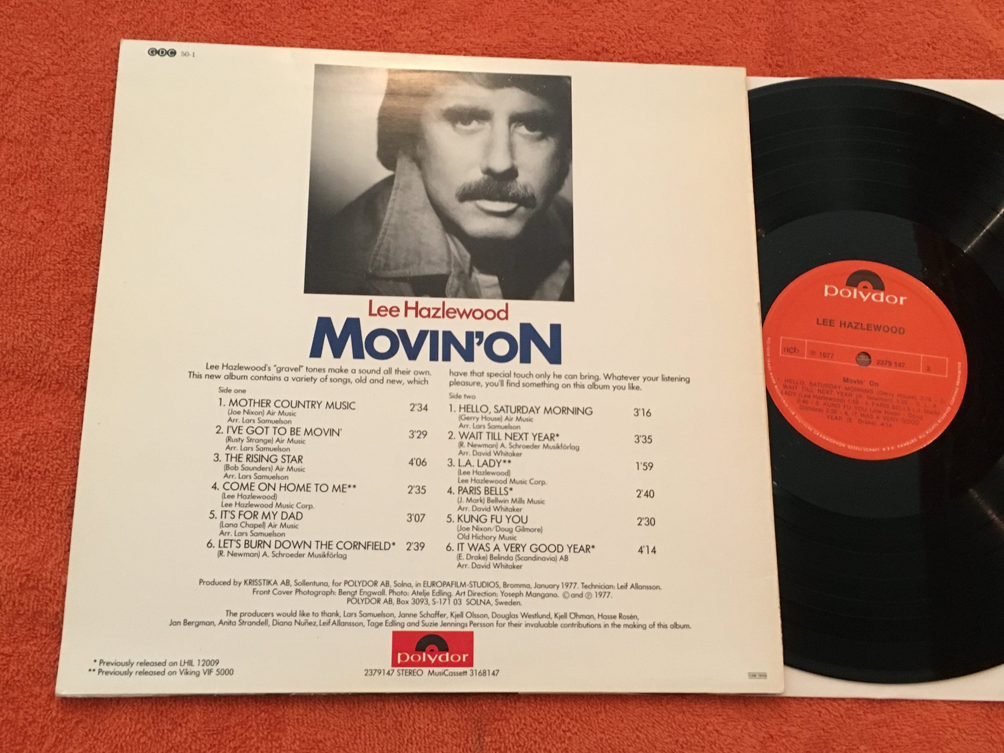 Omslagsbild för skivan LEE HAZLEWOOD movin on  LP -77 Swe POLYDOR 2379 147