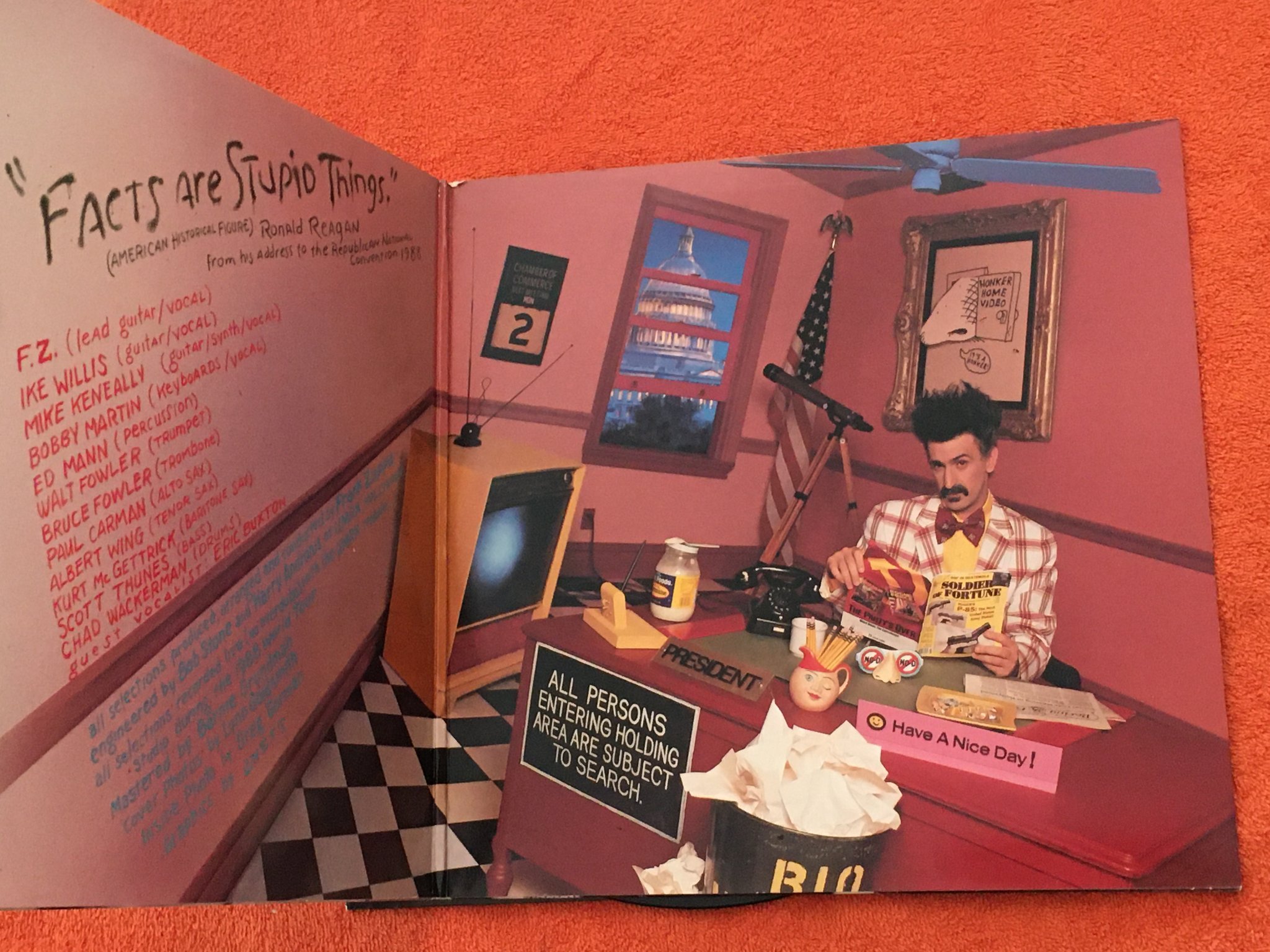 Omslagsbild för skivan FRANK ZAPPA broadway or the hard way LP -88 US BARKING PUMPKIN D1-74218