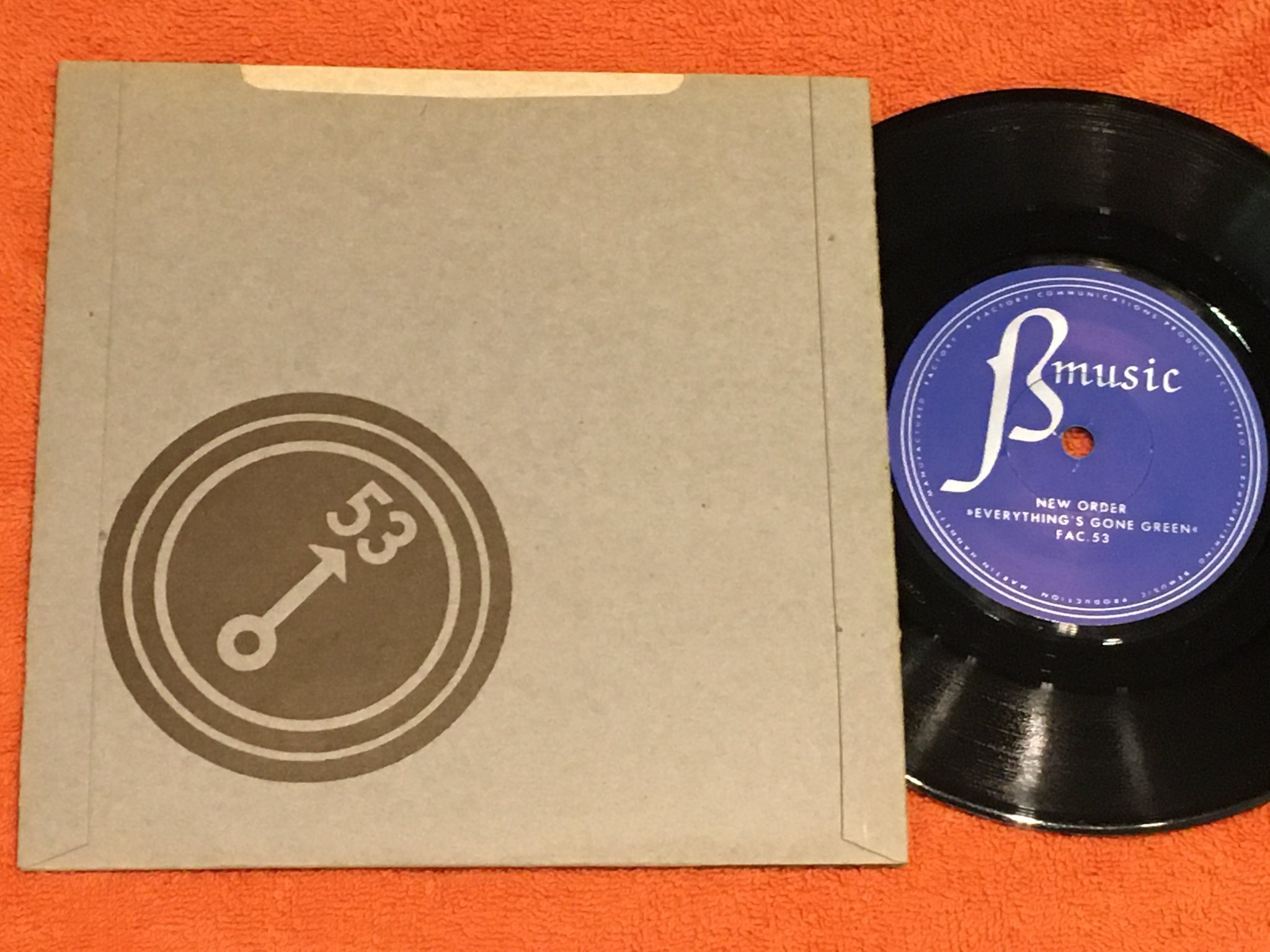 Omslagsbild för skivan NEW ORDER procession 7"single -81 FACTORY FAC 53