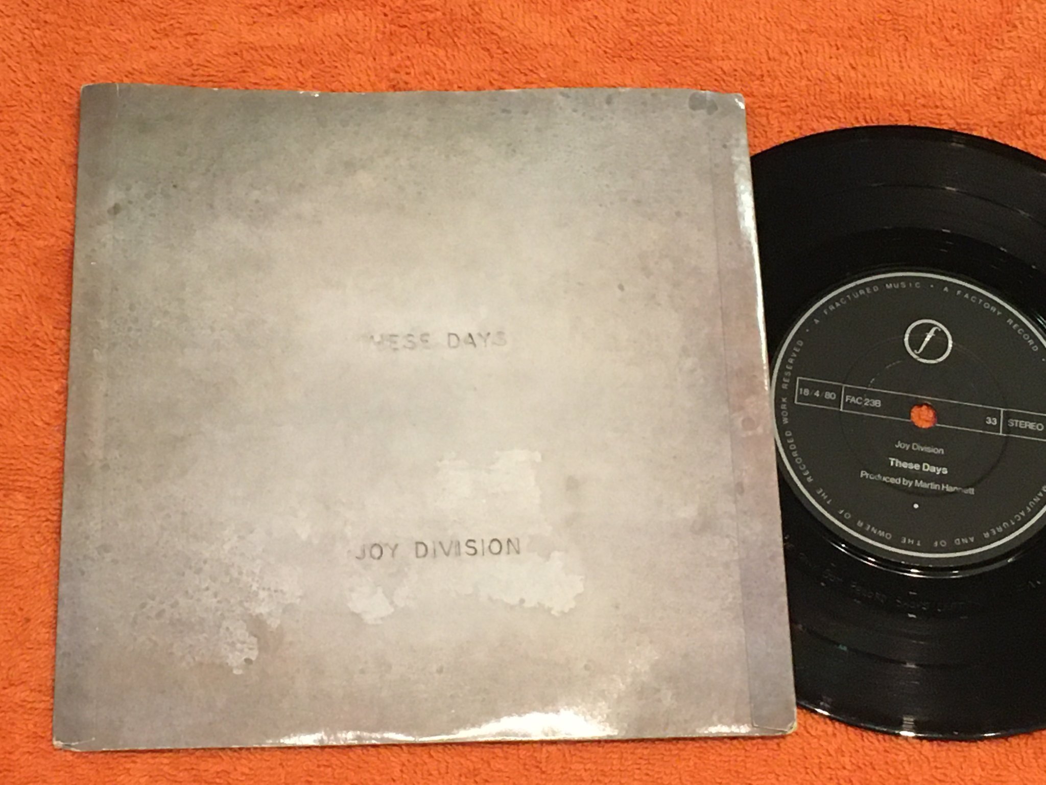 Omslagsbild för skivan JOY DIVISION love will tear us apart 7"single -80 FACTORY FAC 23