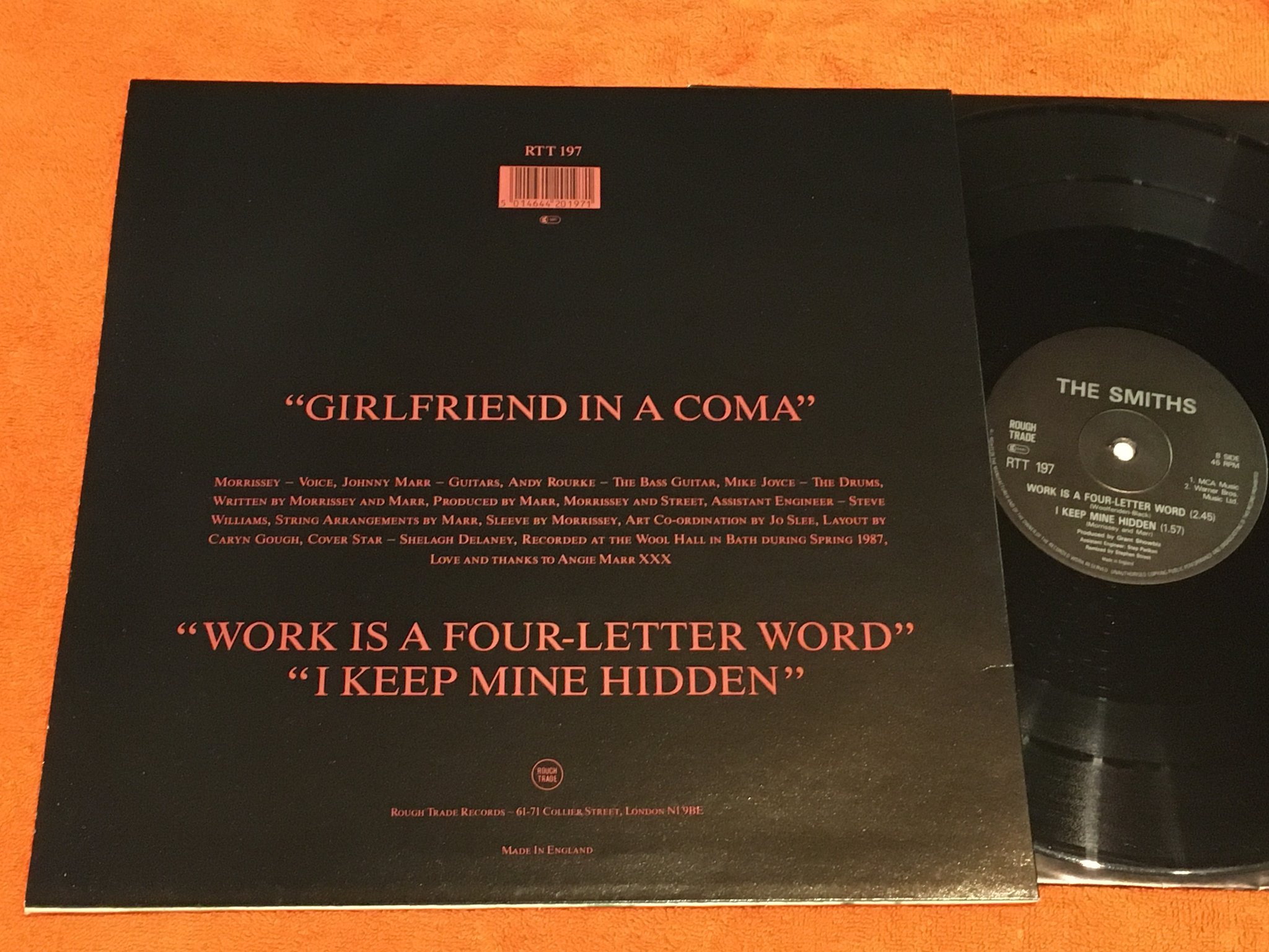 Omslagsbild för skivan THE SMITHS girlfriend in a coma 12"single -87 ROUGH TRADE RTT 197