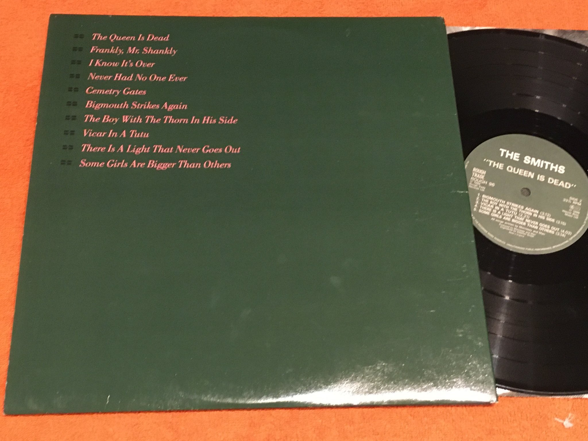Omslagsbild för skivan THE SMITHS the queen is dead LP -86  ROUGH TRADE ROUGH 96