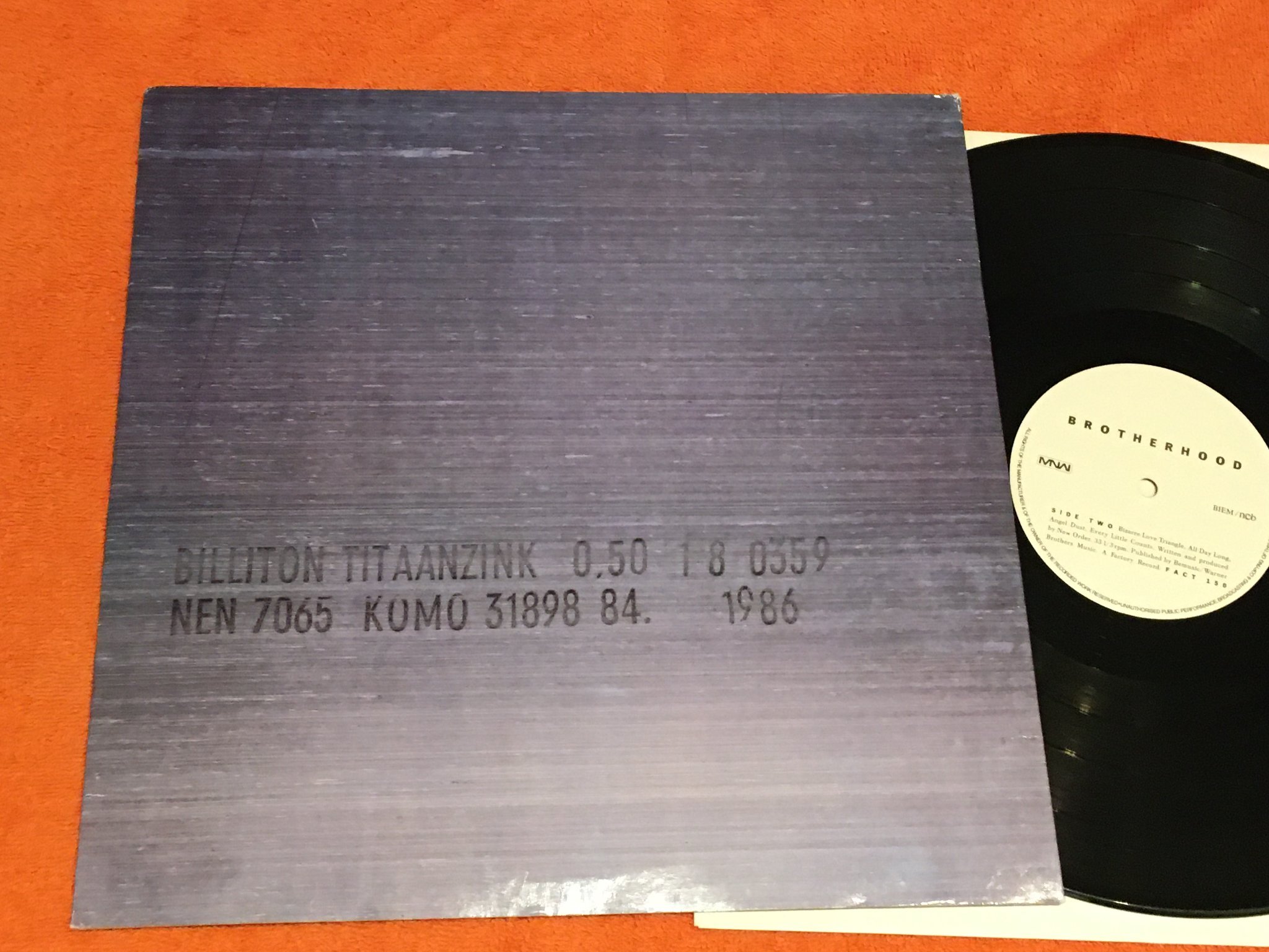 Omslagsbild för skivan NEW ORDER brotherhood LP -86 FACTORY/MNW FACT 150   