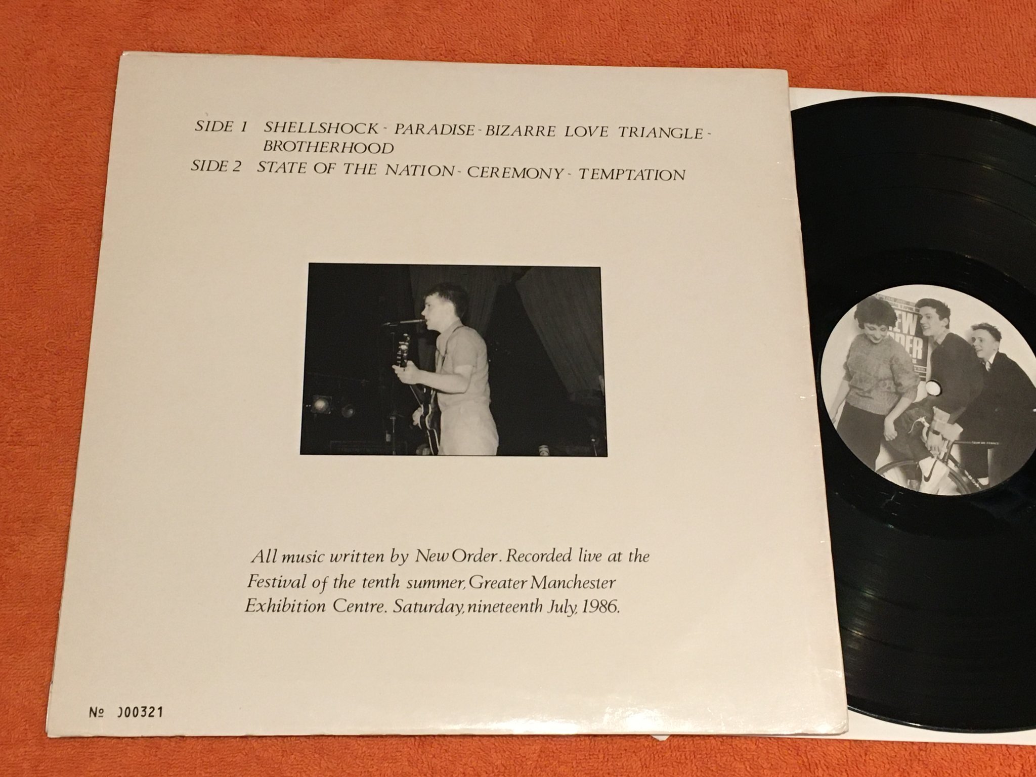 Omslagsbild för skivan NEW ORDER solitude LP -86 UK ISOLATION RECORDS IS01